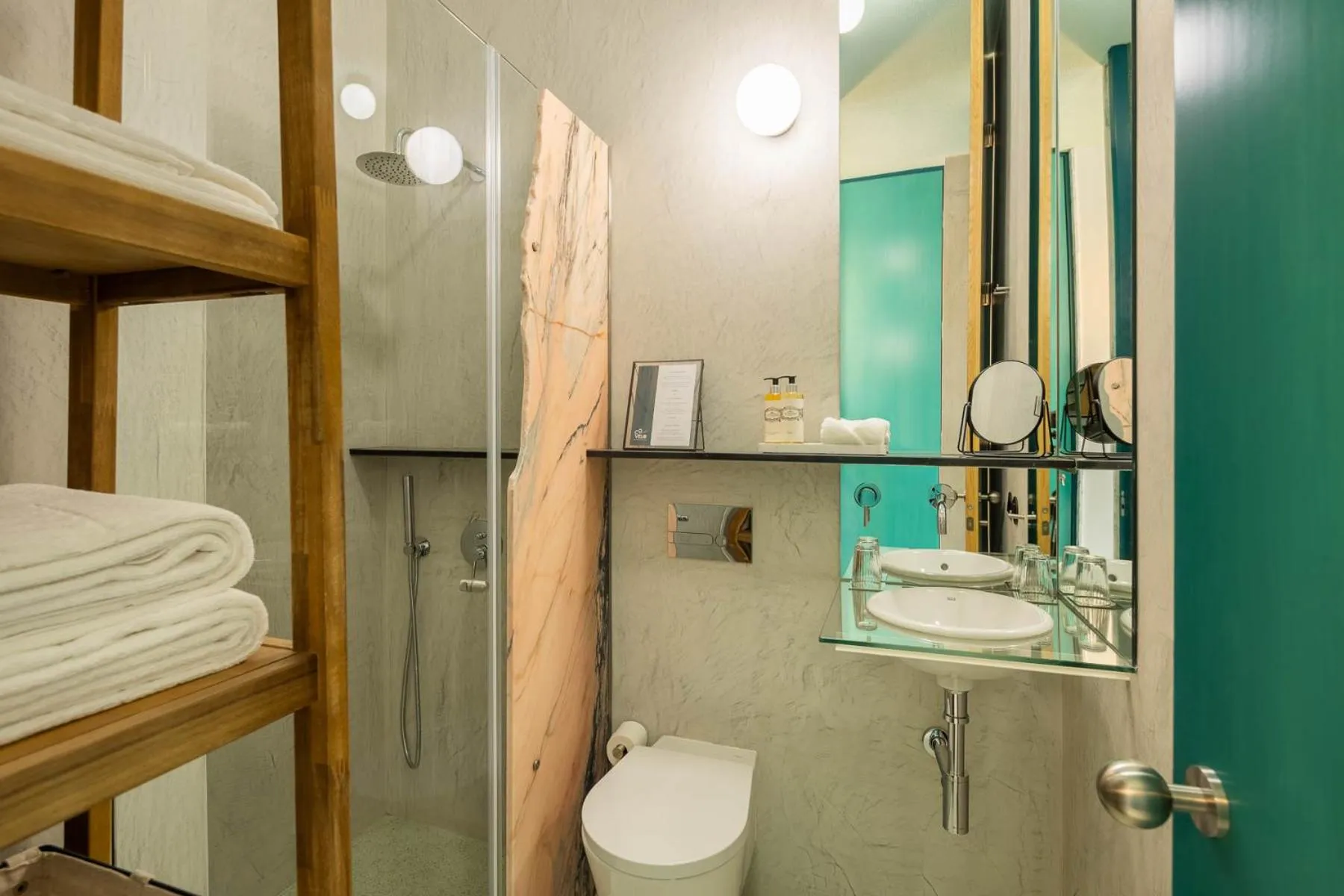 Bathroom in Covelo - The Original Rooms and Suites