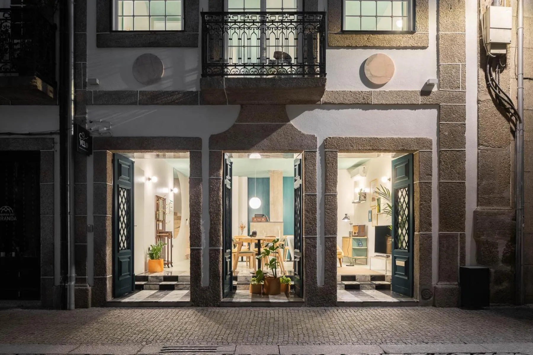 Facade/entrance in Covelo - The Original Rooms and Suites