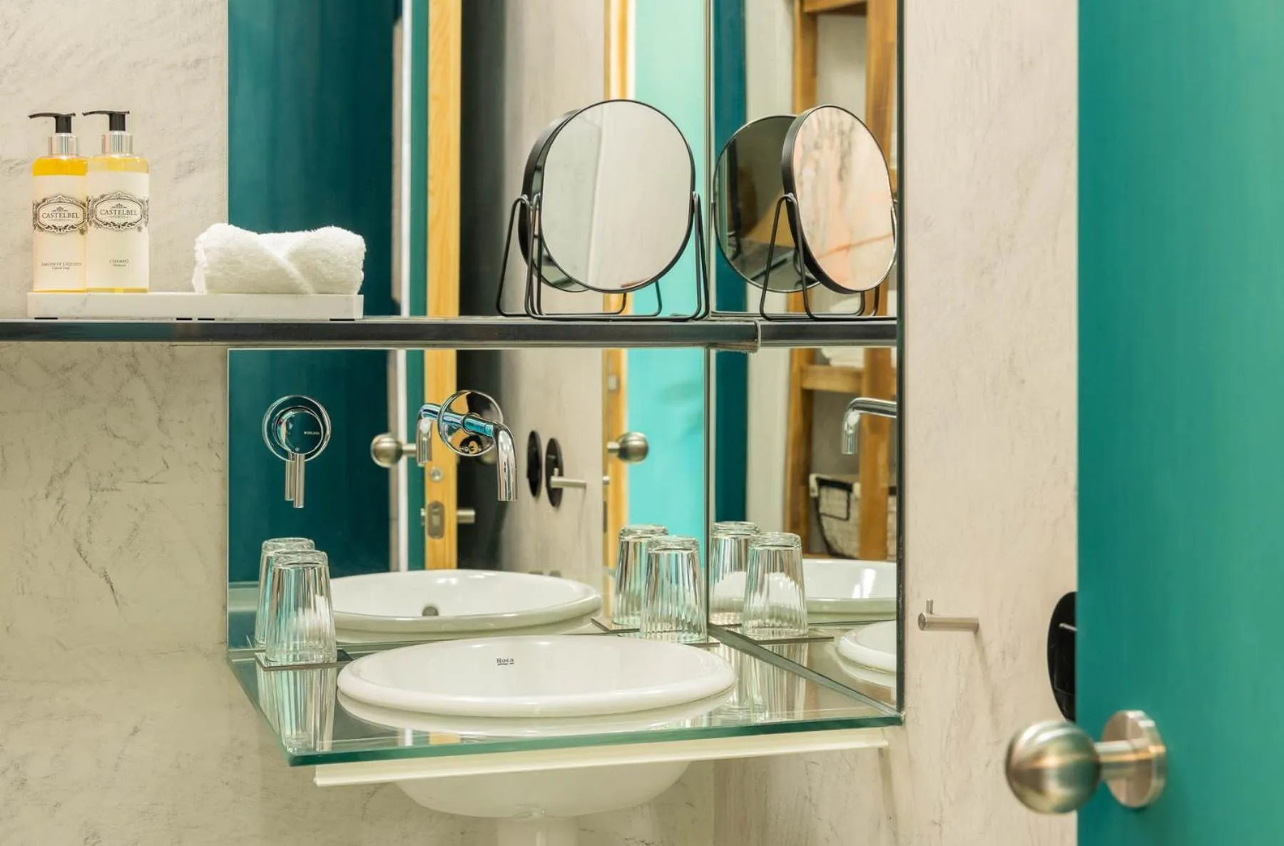 Bathroom in Covelo - The Original Rooms and Suites