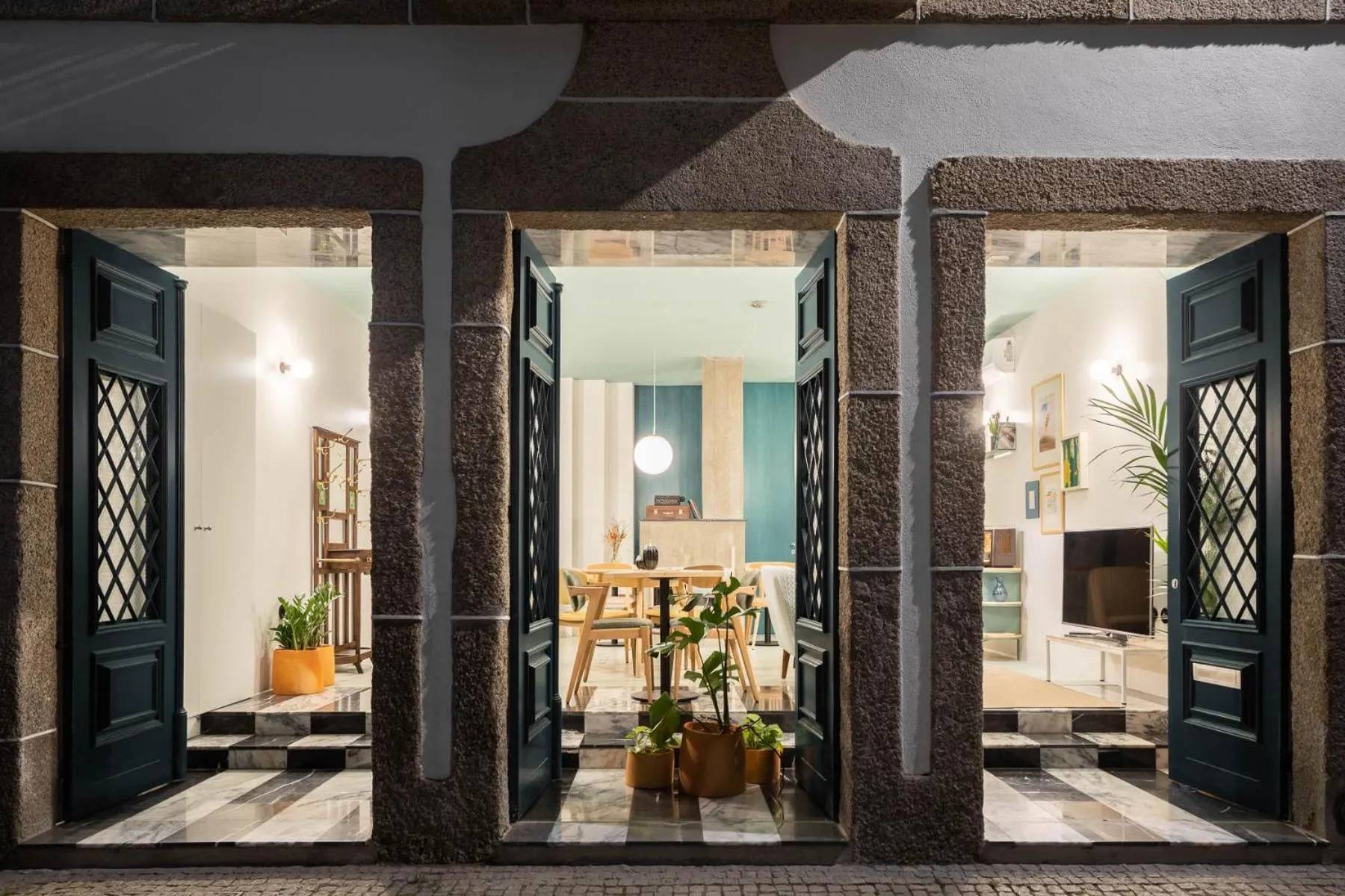 Facade/entrance in Covelo - The Original Rooms and Suites