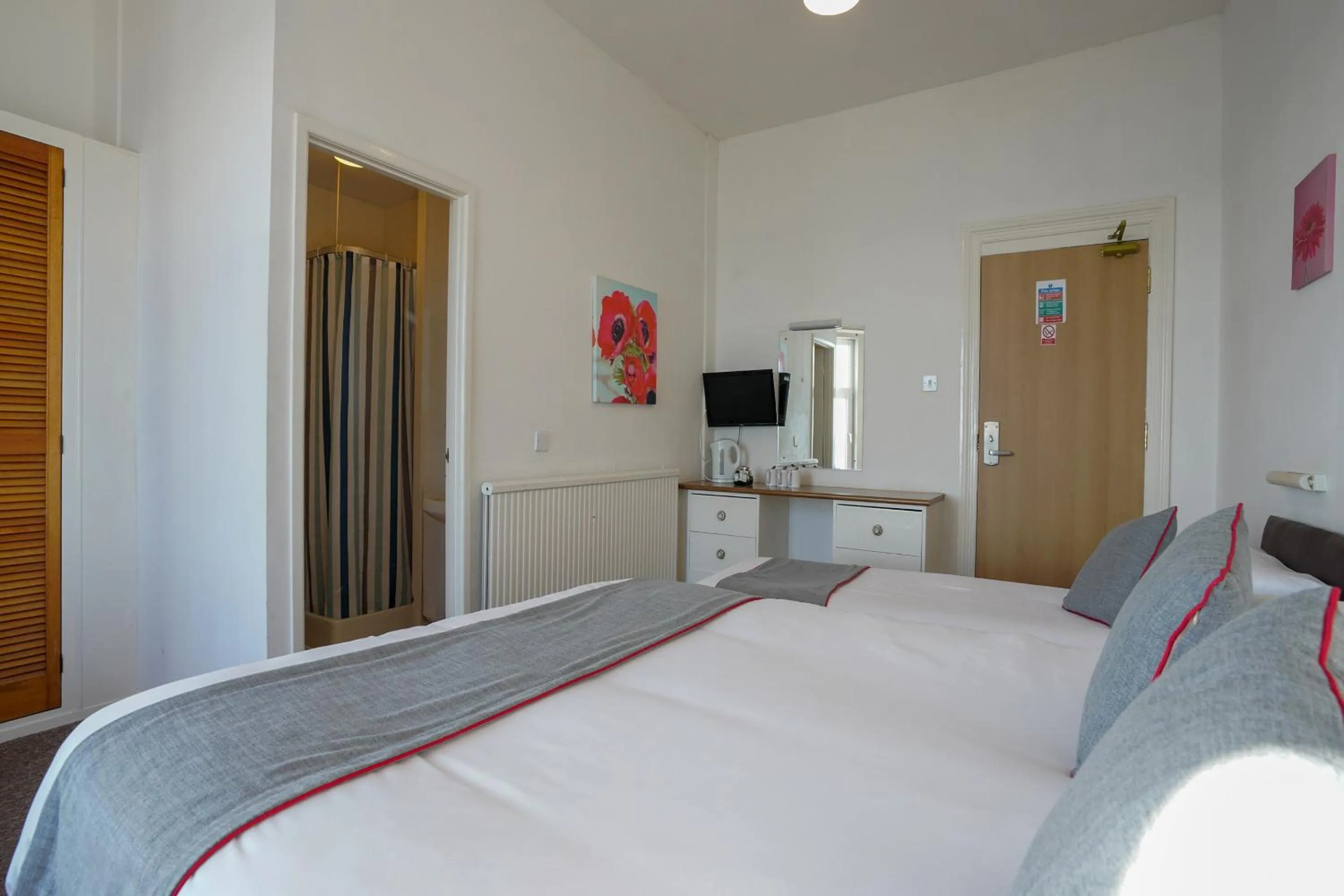 Bedroom, Bed in OYO Shanklin Beach Hotel