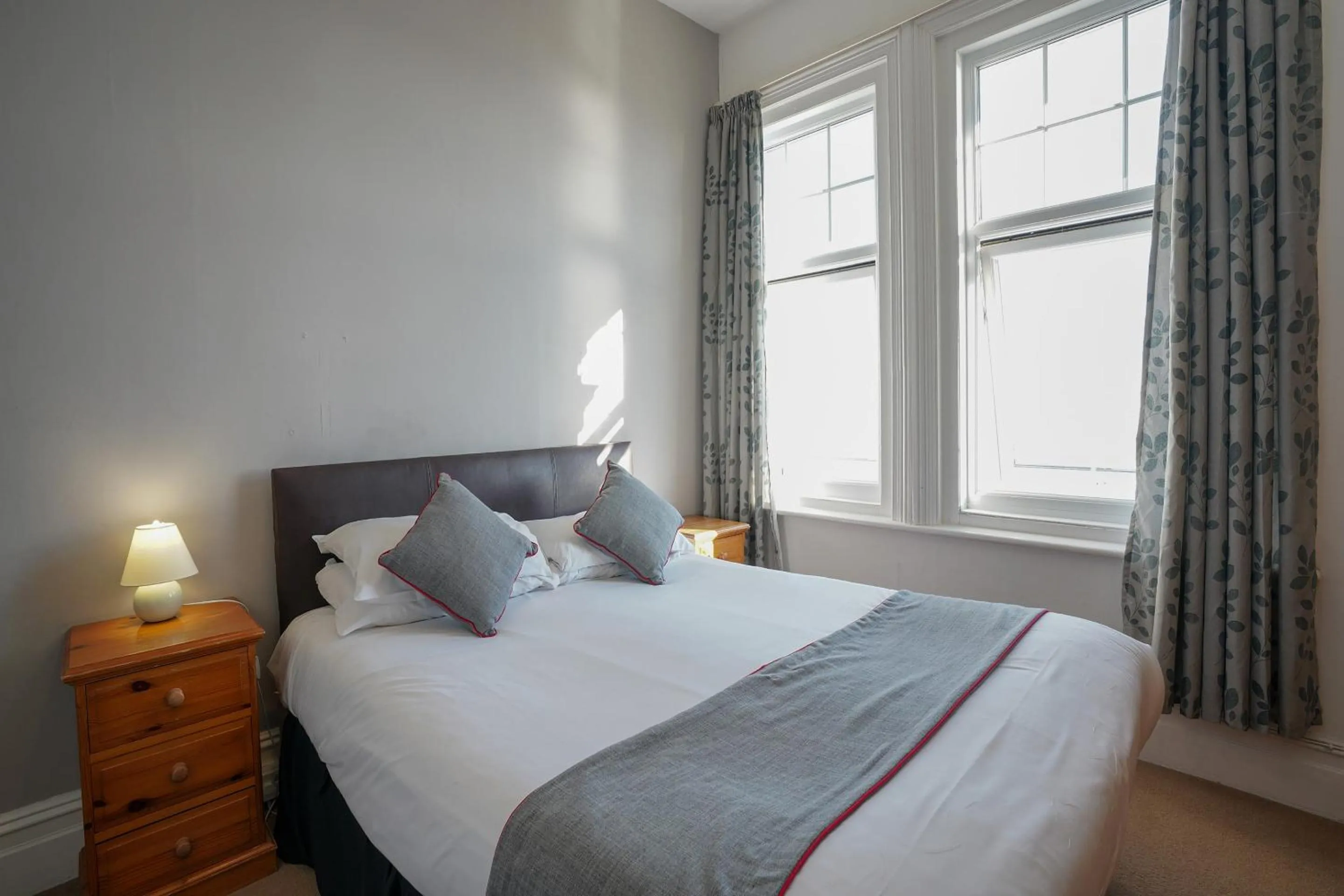 Bedroom, Bed in OYO Shanklin Beach Hotel