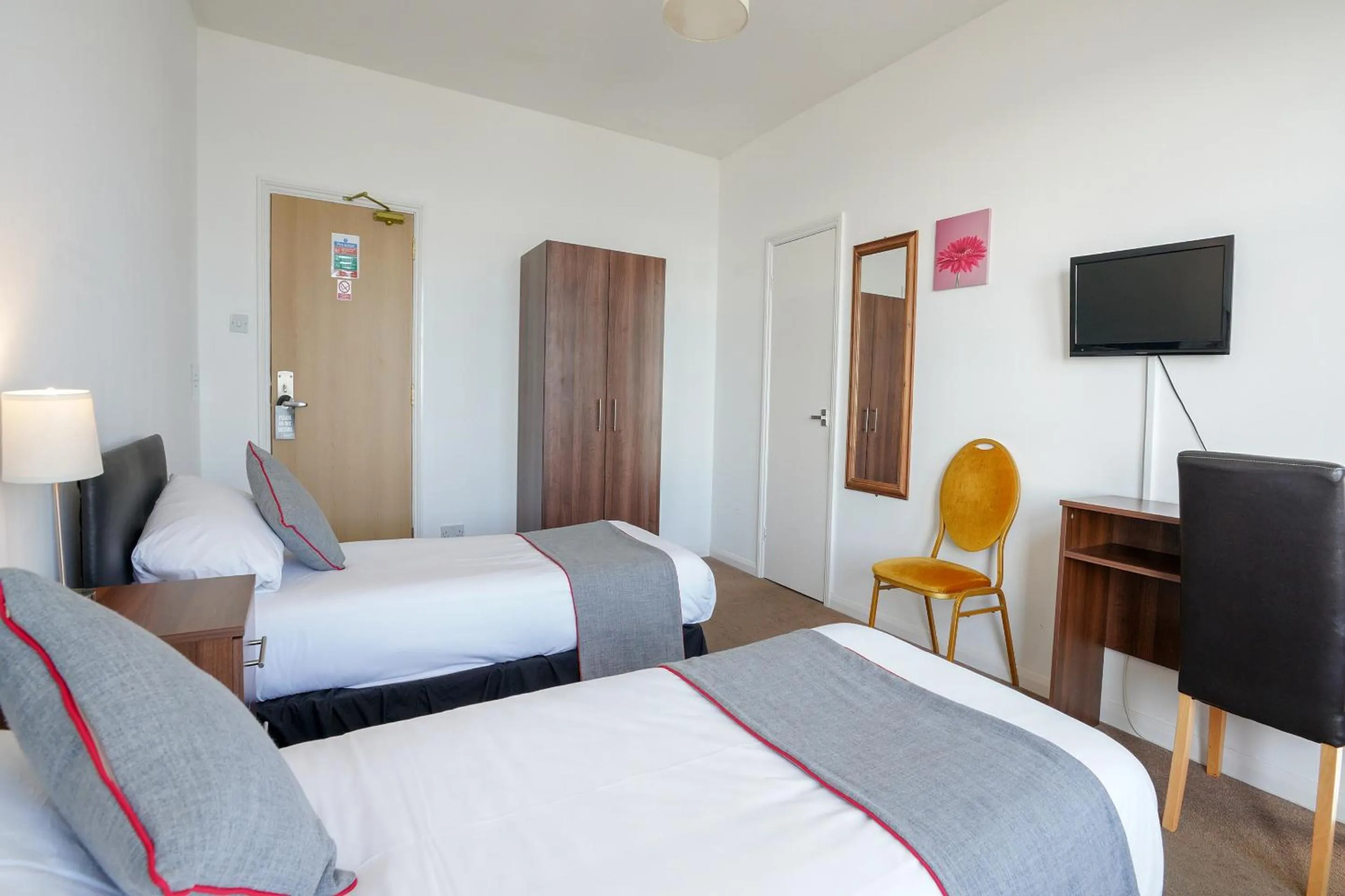 Bedroom, Bed in OYO Shanklin Beach Hotel