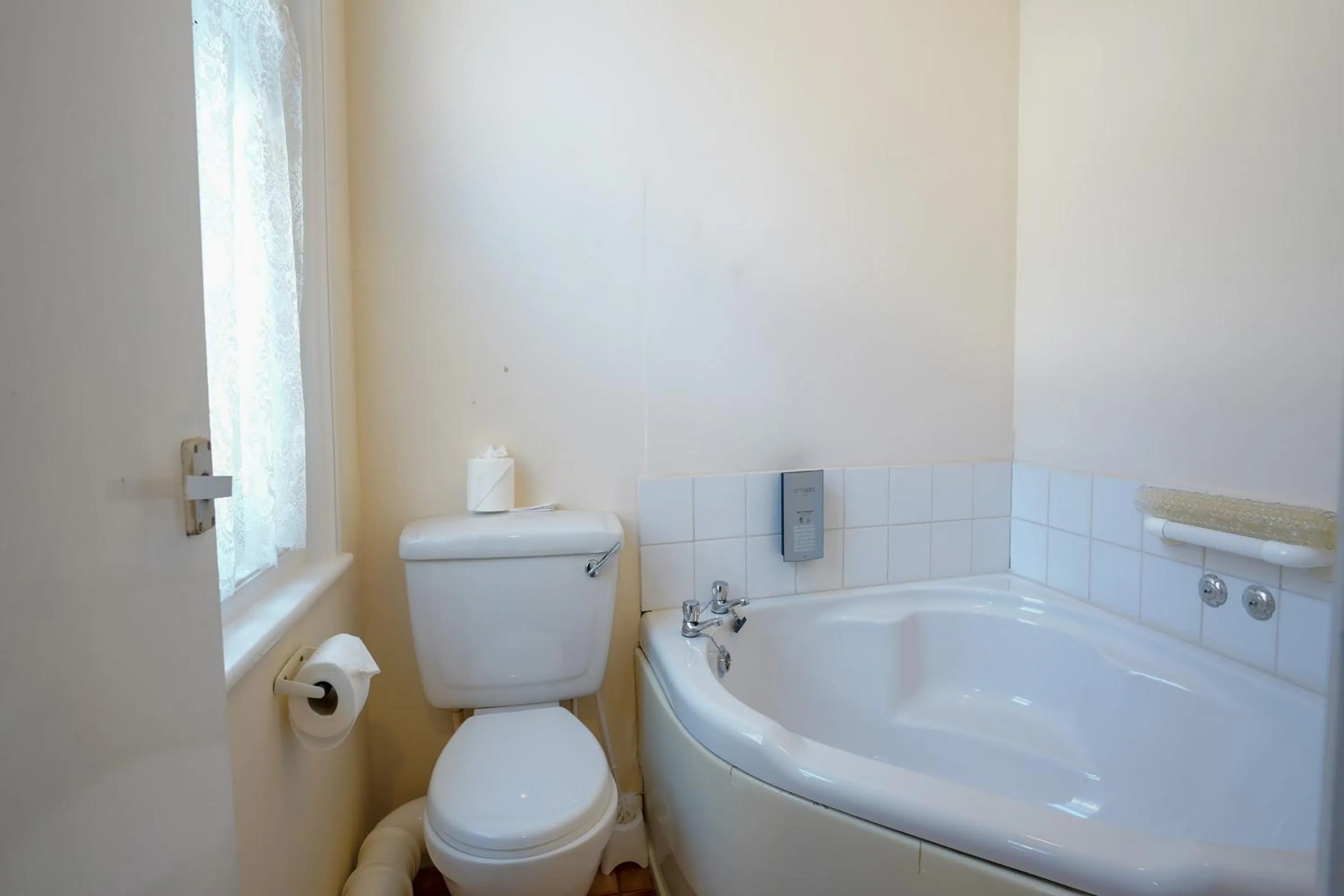 Bathroom in OYO Shanklin Beach Hotel