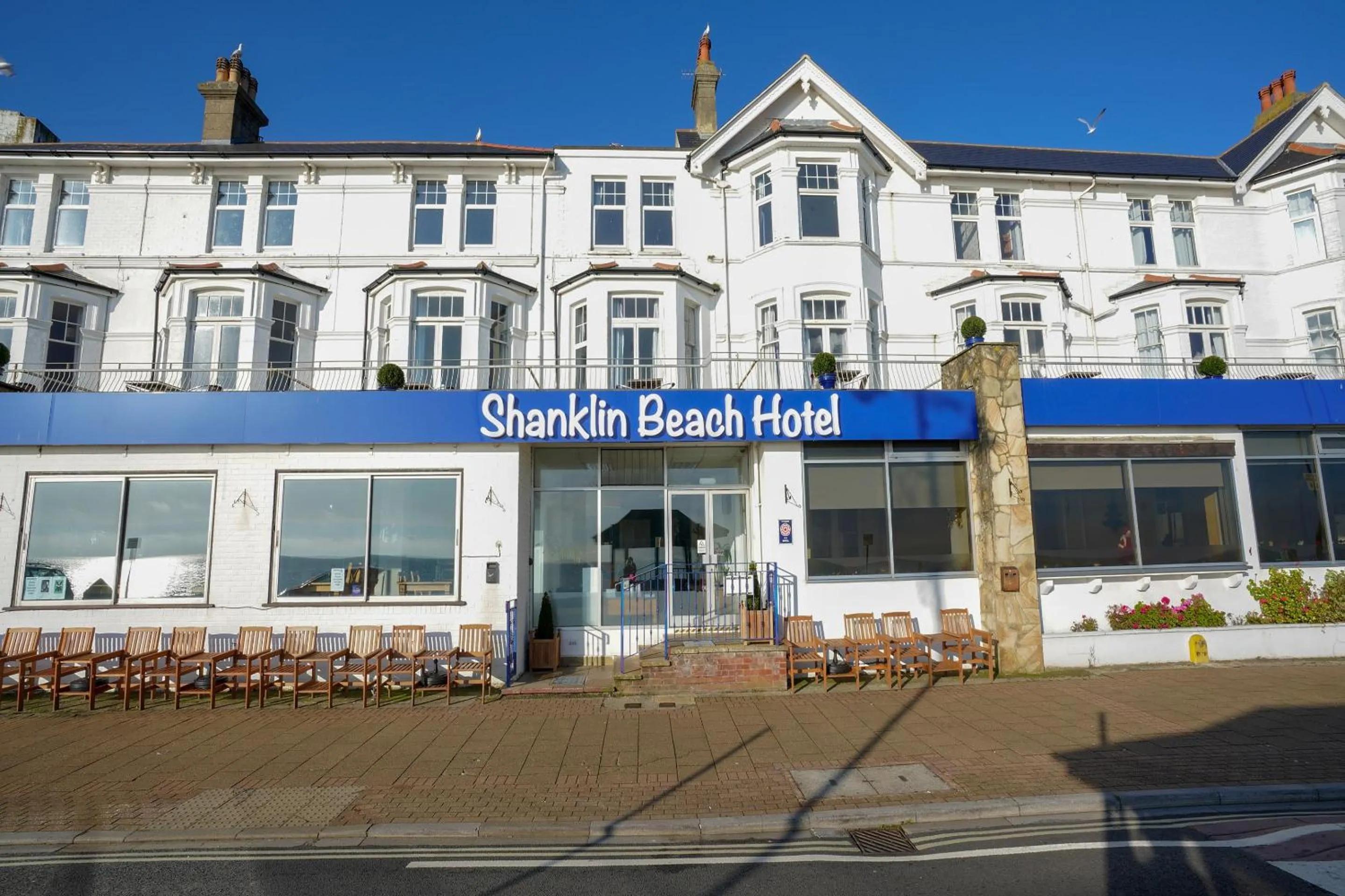 Facade/entrance in OYO Shanklin Beach Hotel