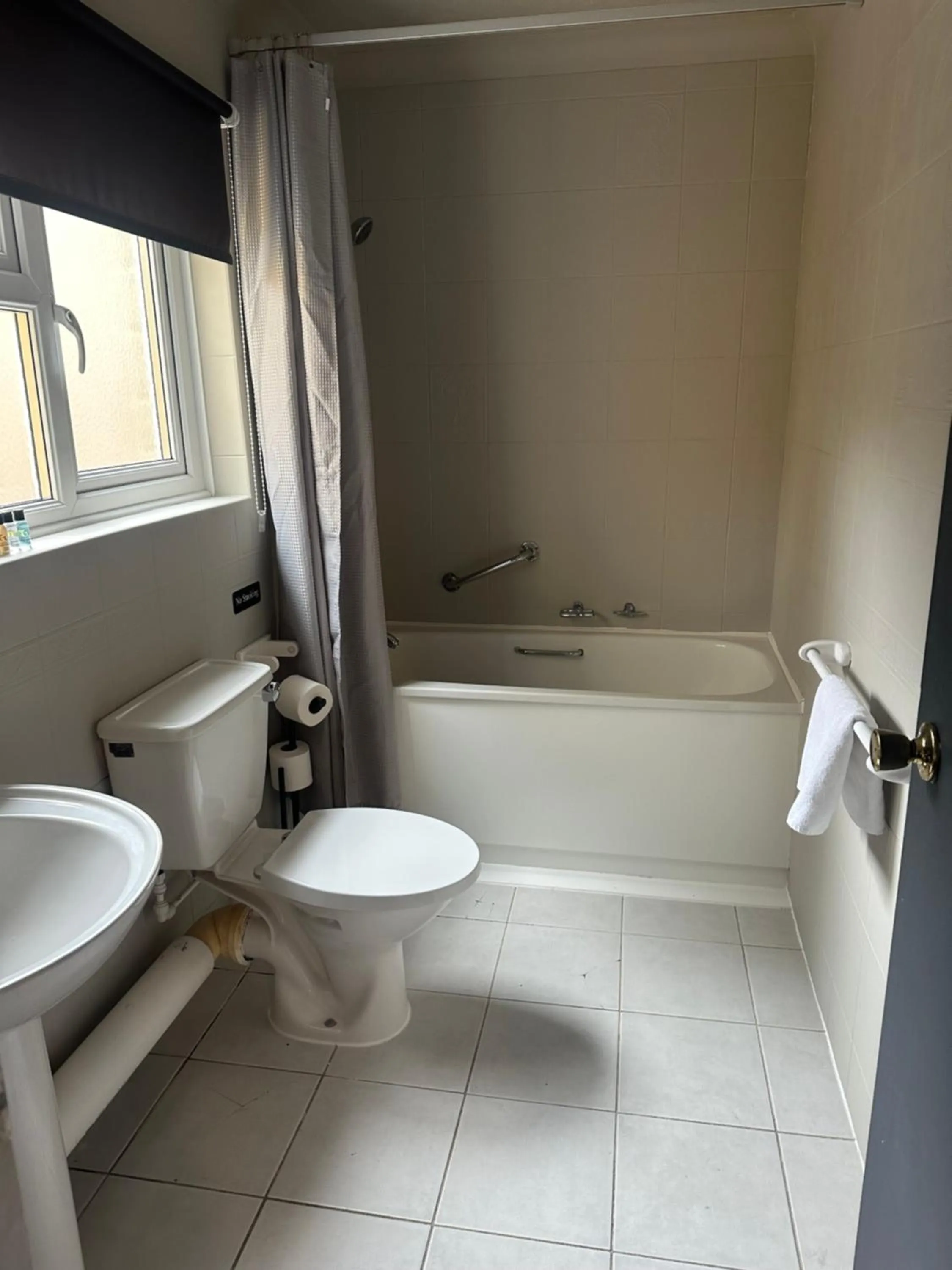 Bathroom in The Q Hotel