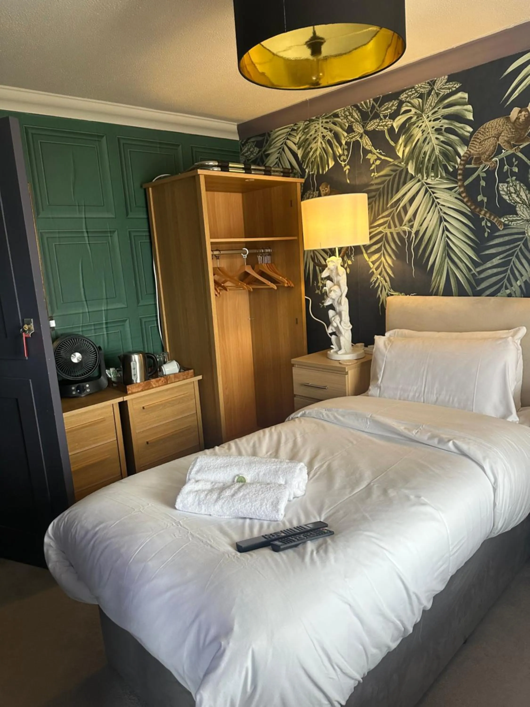 Bedroom, Bed in The Q Hotel