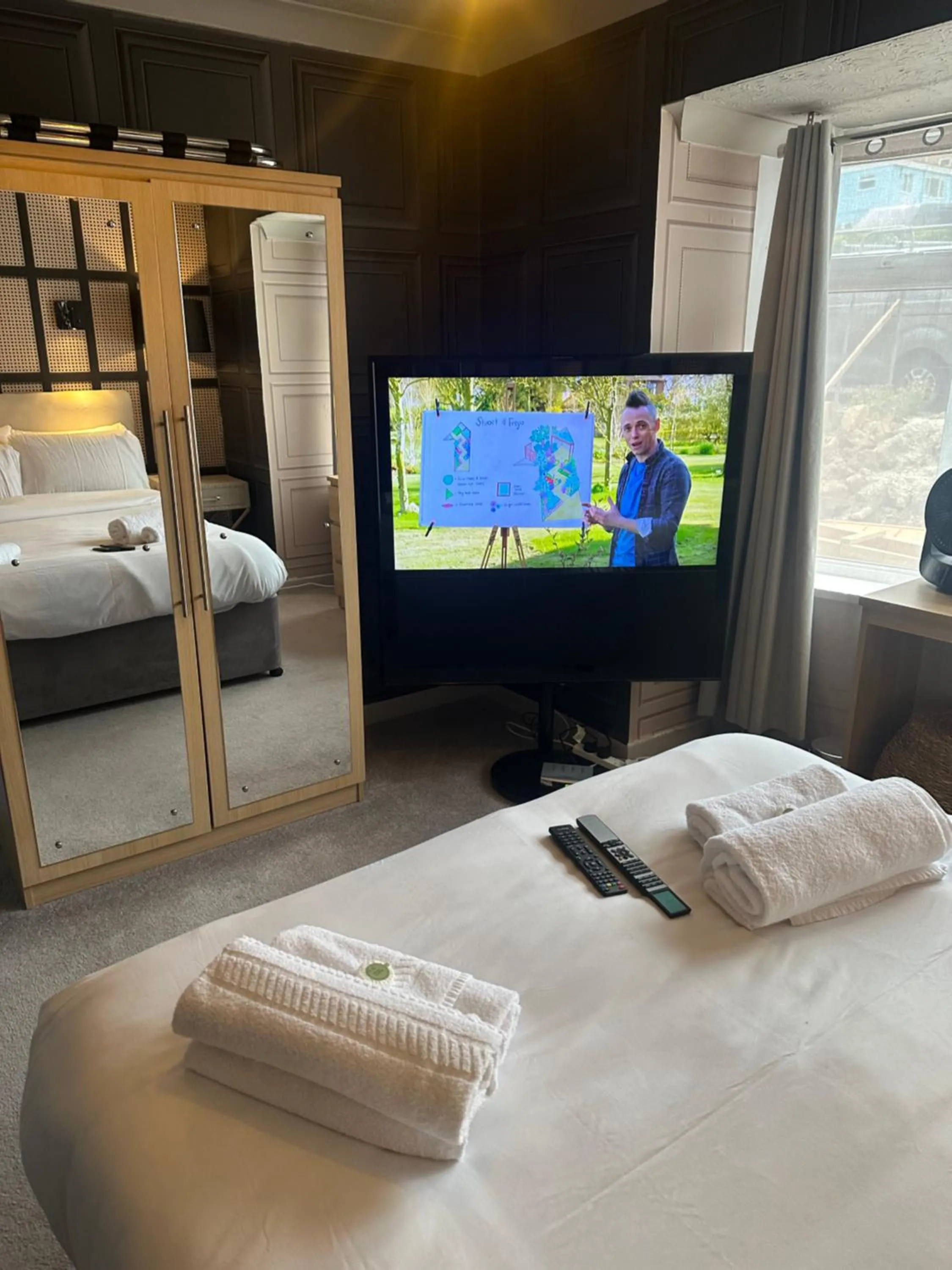 Bedroom, Bed in The Q Hotel