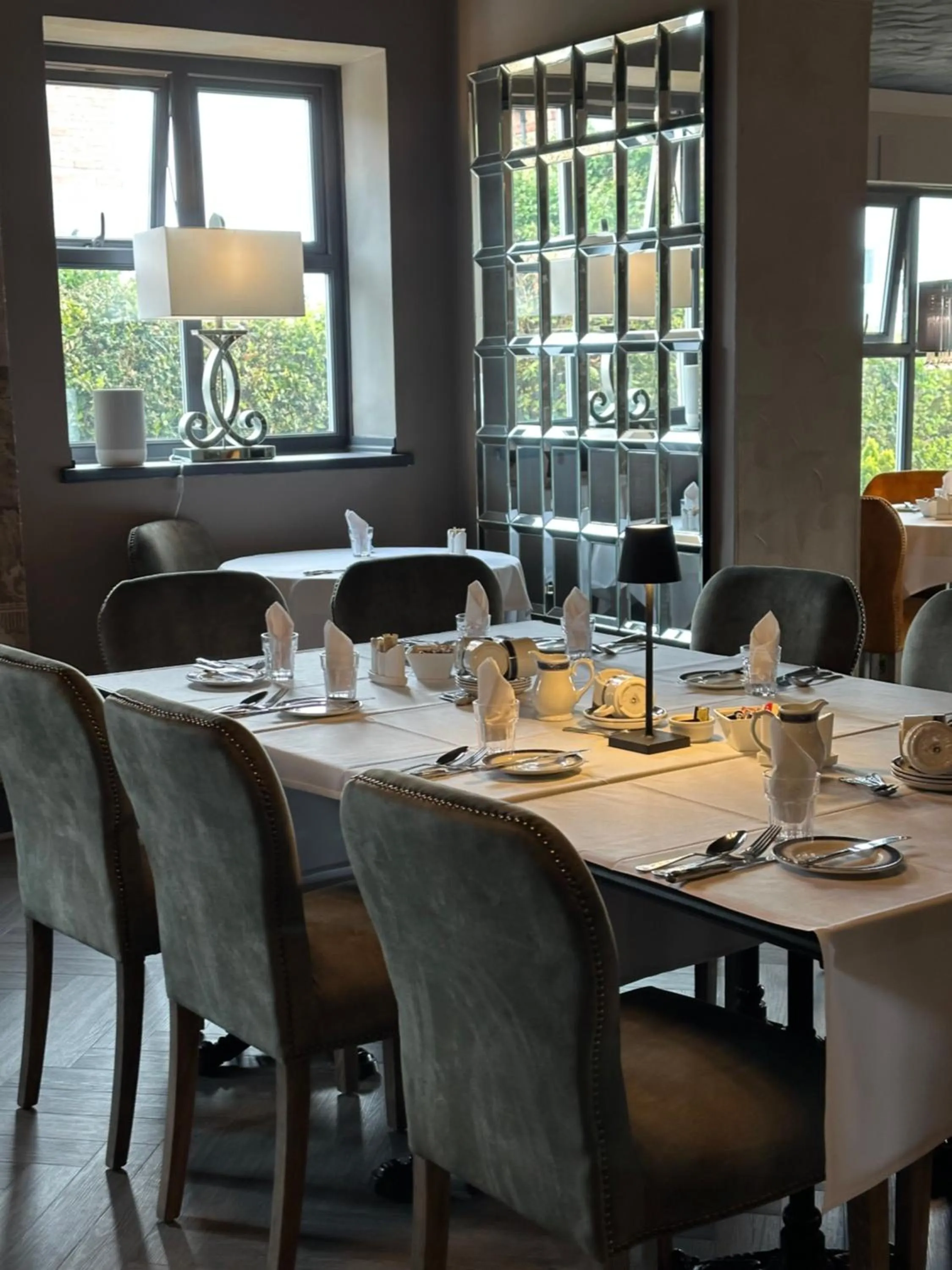 Restaurant/places to eat in The Q Hotel