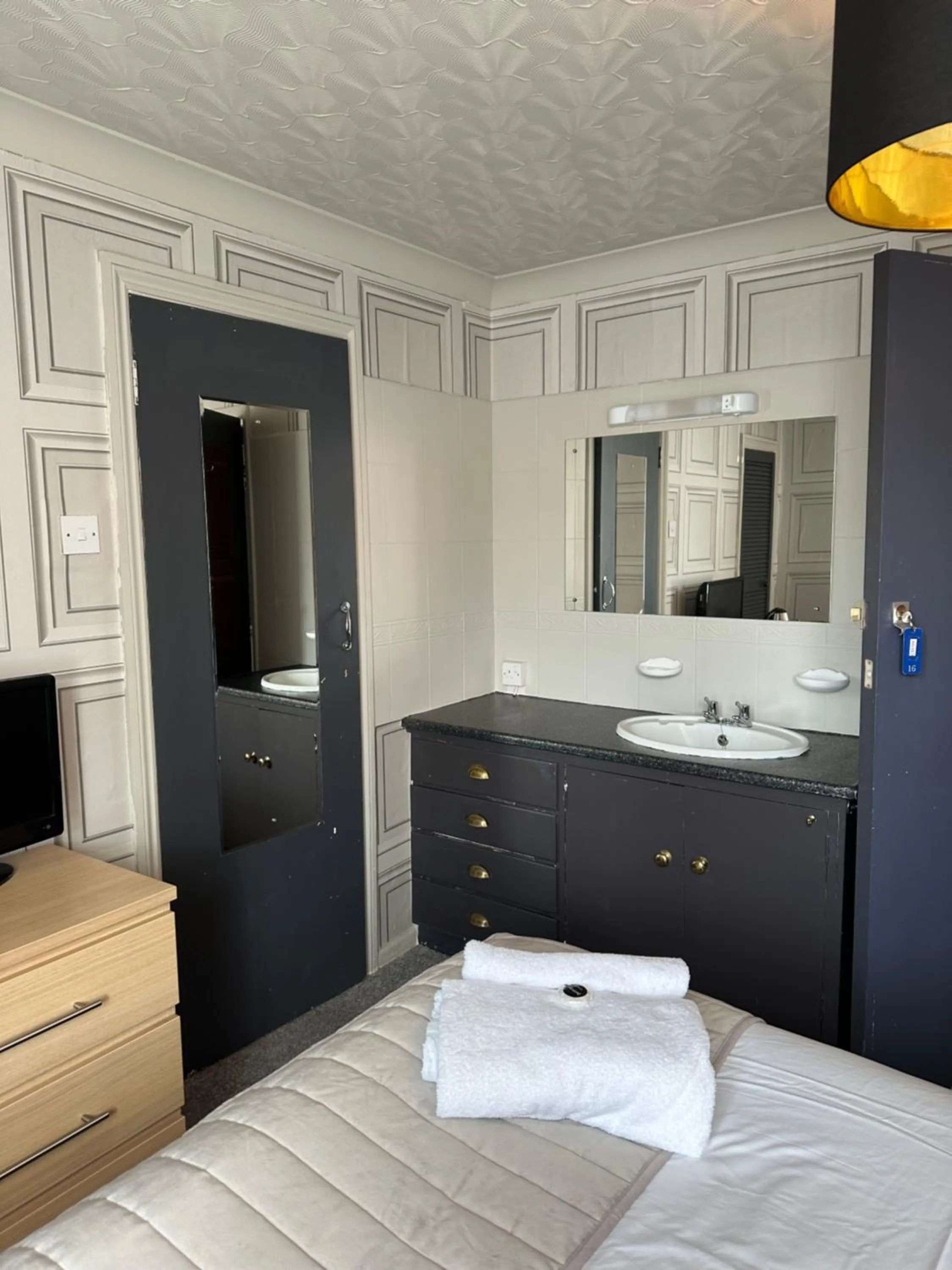 Bedroom, Bed in The Q Hotel