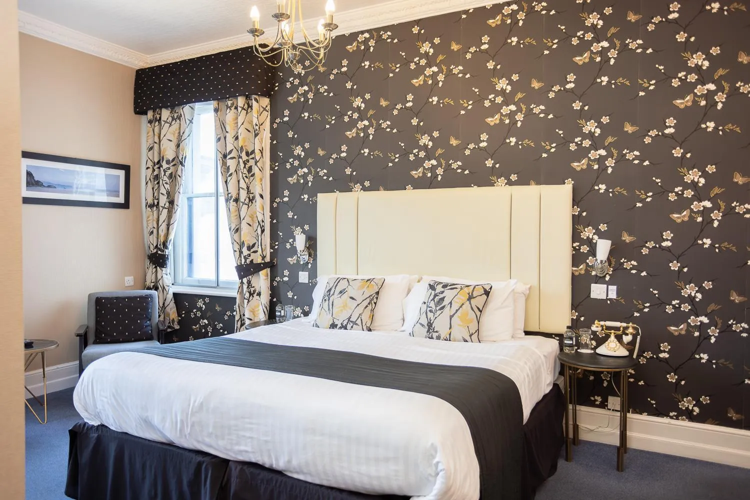 Bed in New Holmwood Hotel