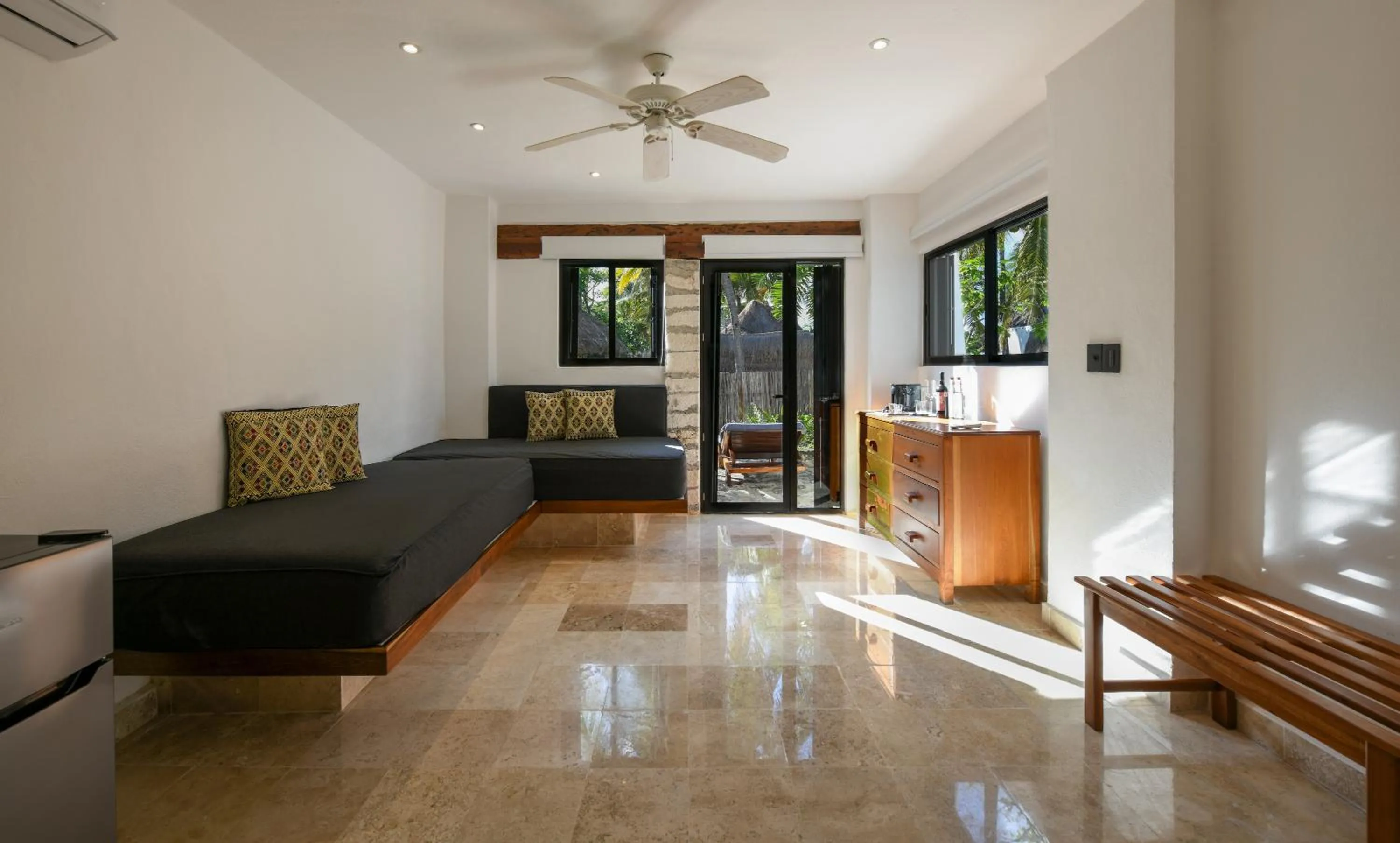 Living room in Casa del Jaguar Beach Hotel