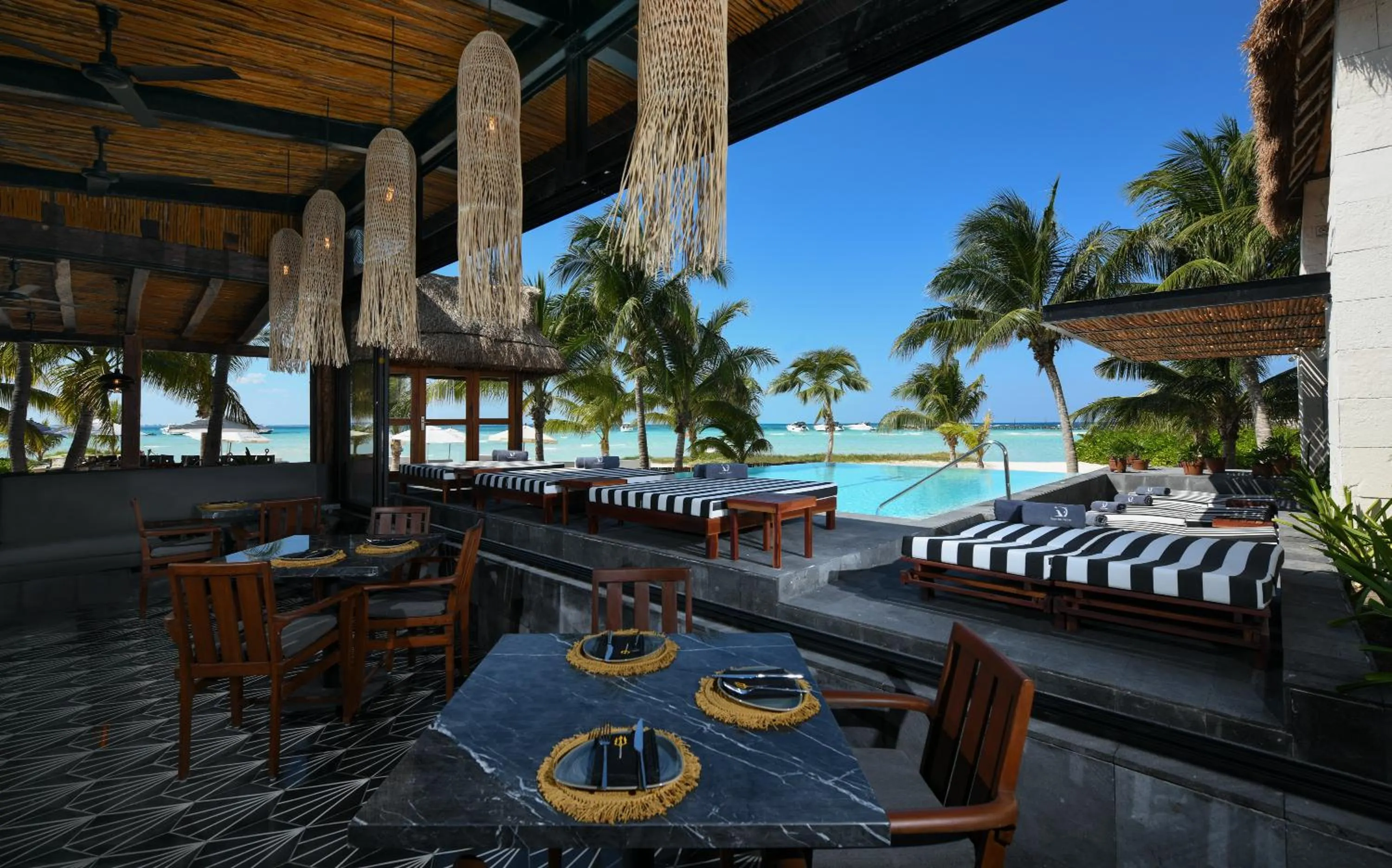 Restaurant/places to eat in Casa del Jaguar Beach Hotel