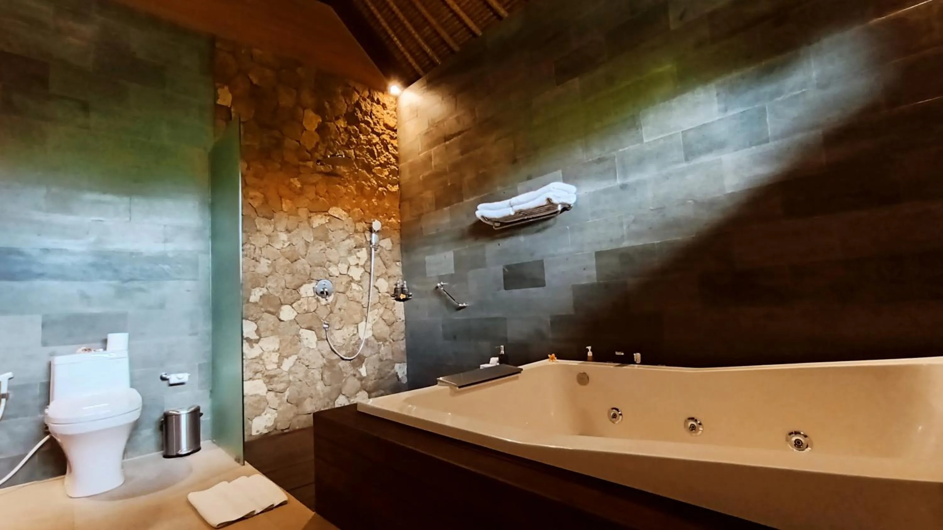 Bathroom in Puri Andong Villa