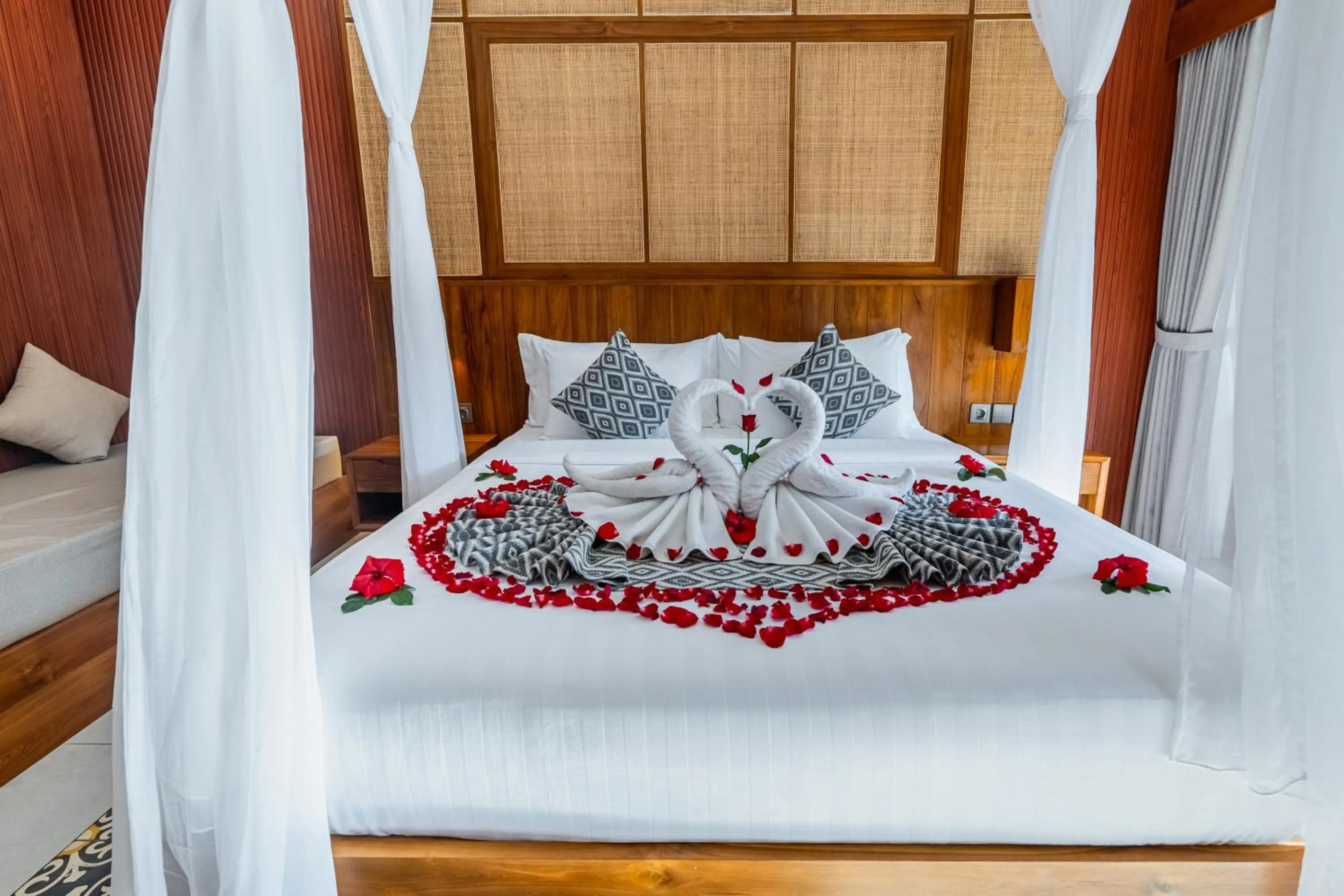 Decorative detail, Bed in Puri Andong Villa