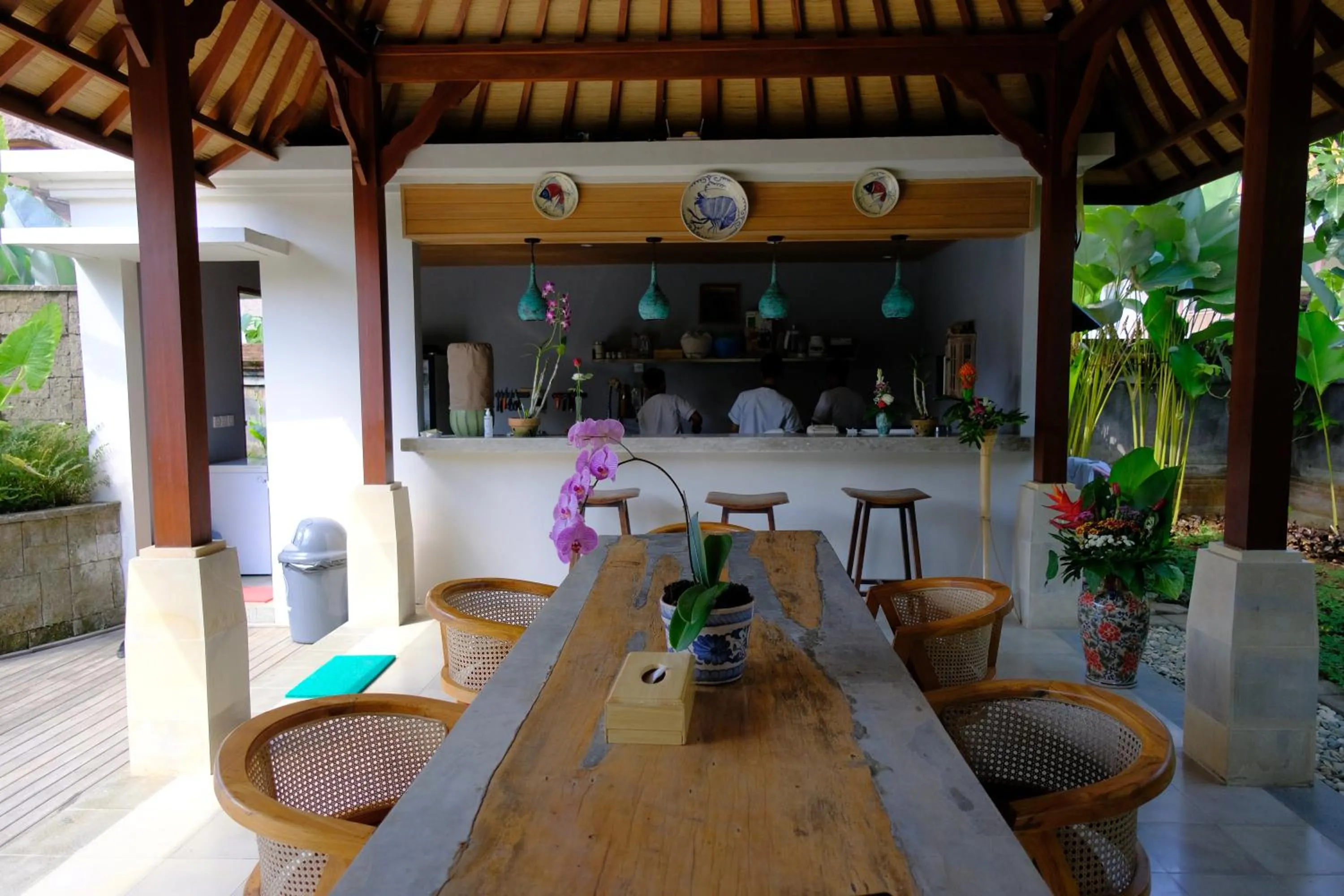 Restaurant/places to eat in Puri Andong Villa
