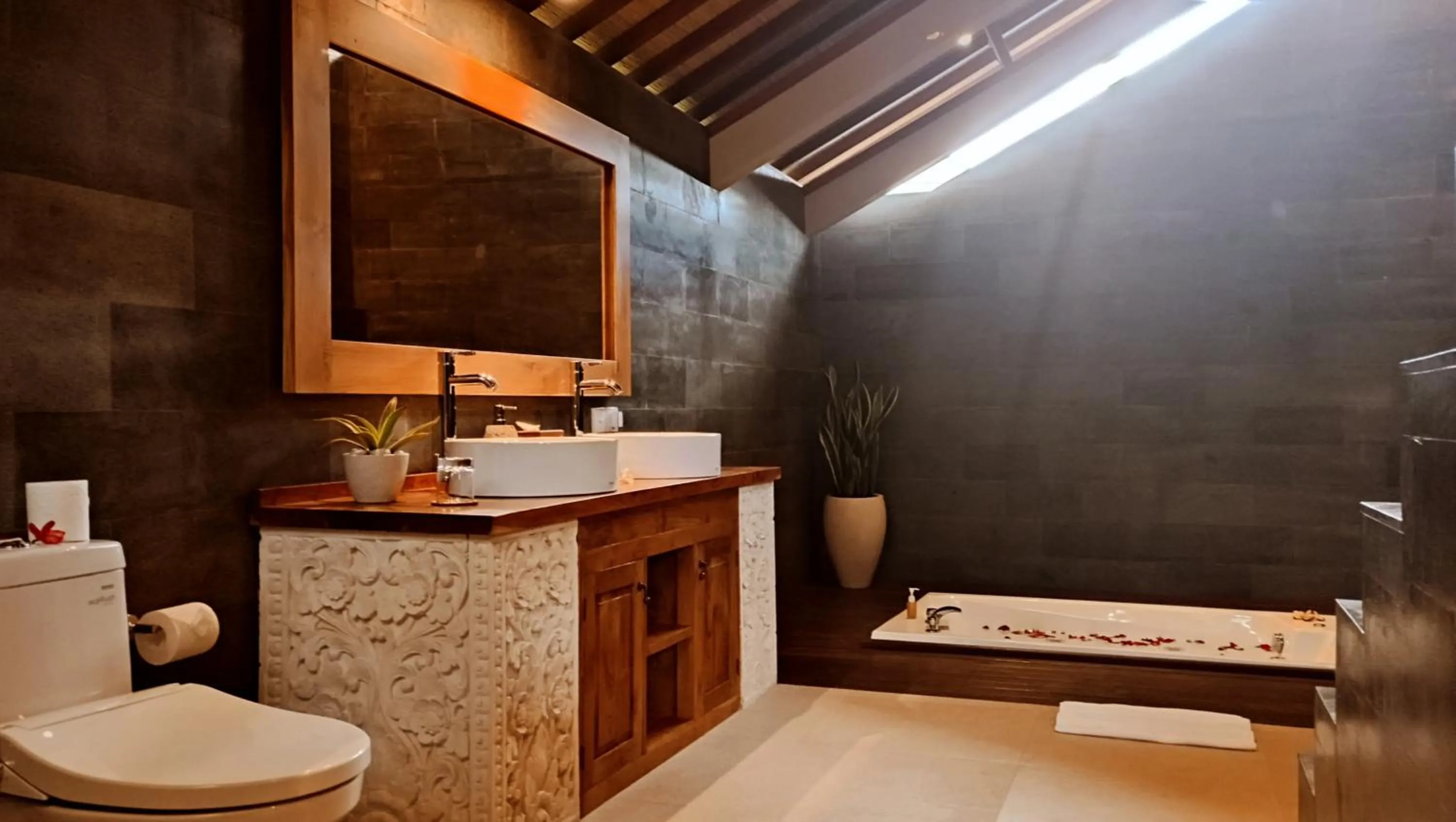 Toilet in Puri Andong Villa