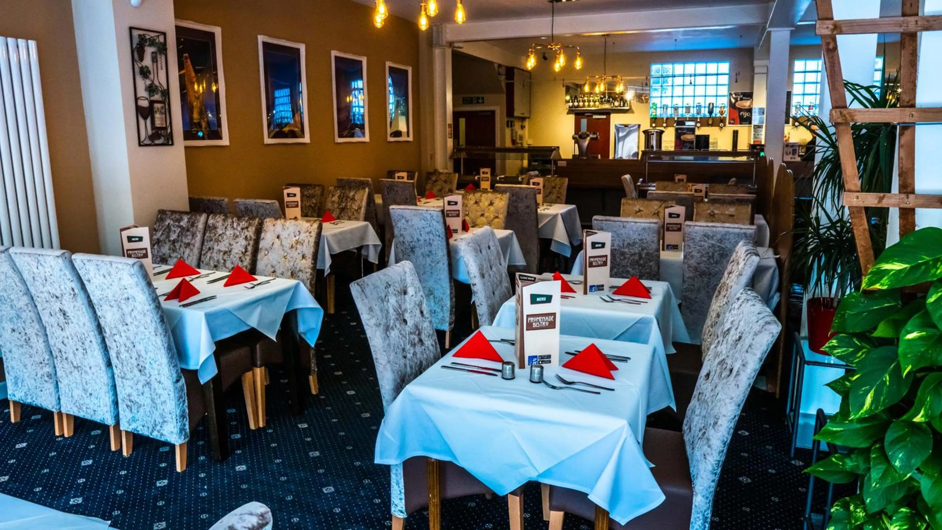 Dining area in Dutchman Hotel