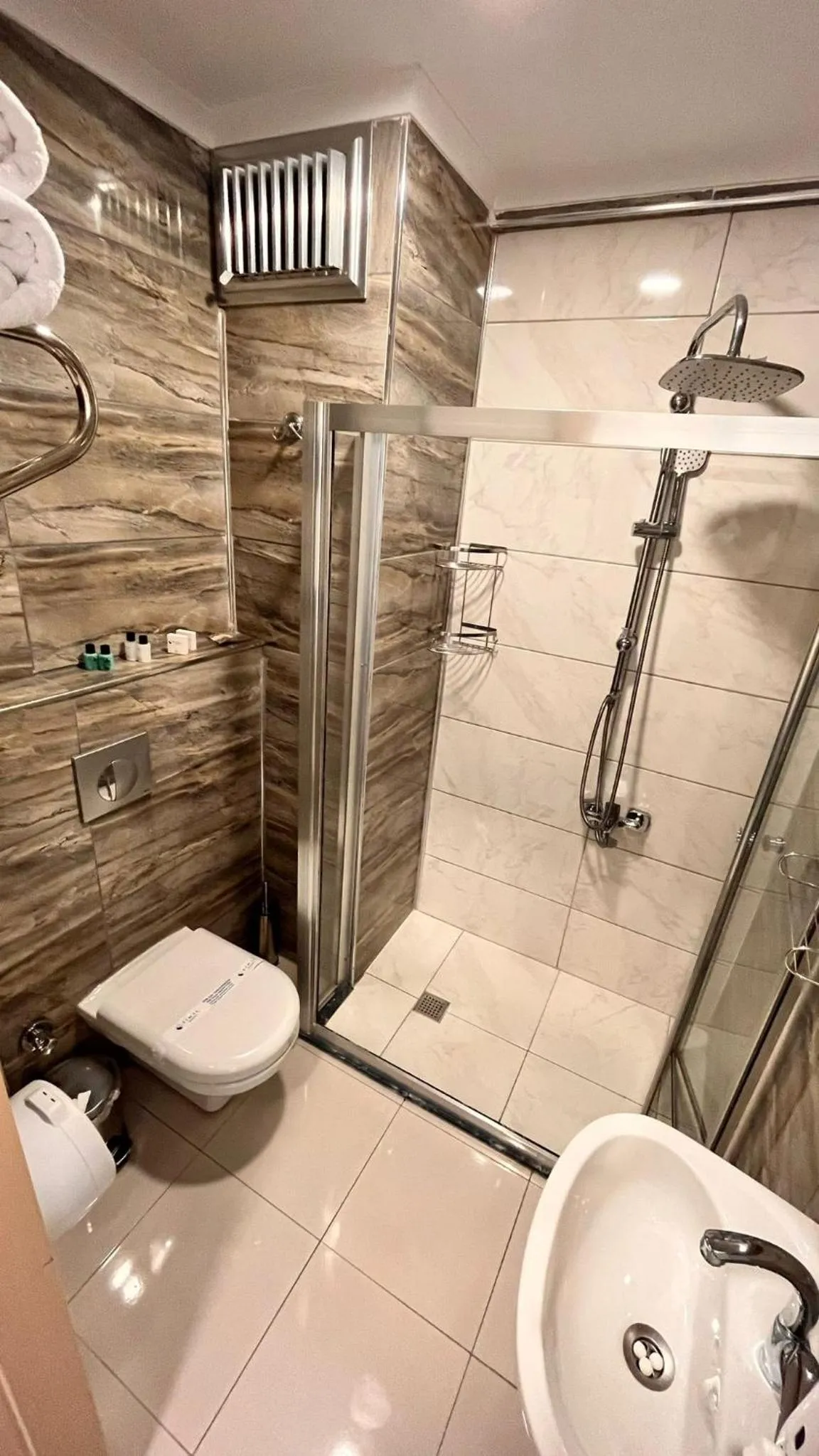 Shower in Şimal Hotel