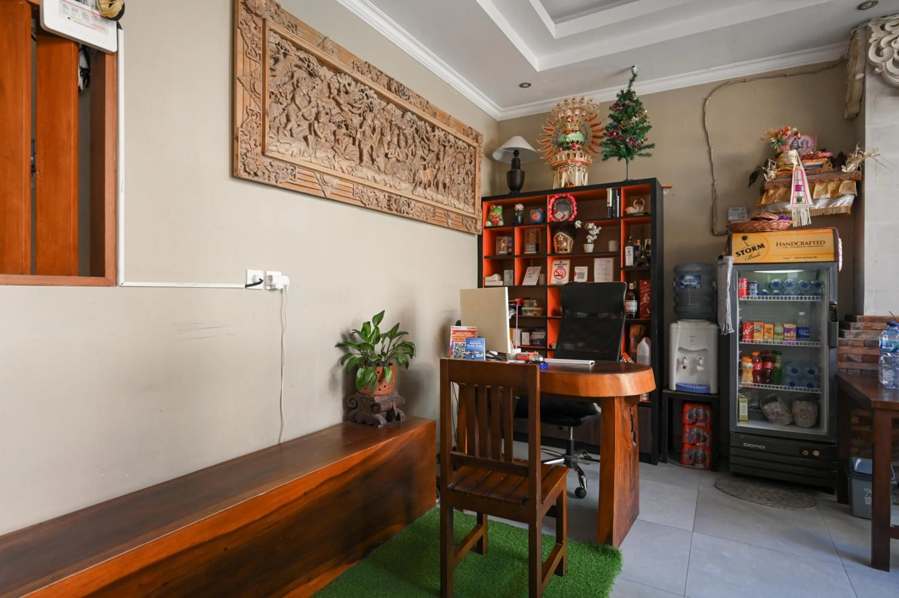 Lobby or reception in RedDoorz near Mertasari Beach 2