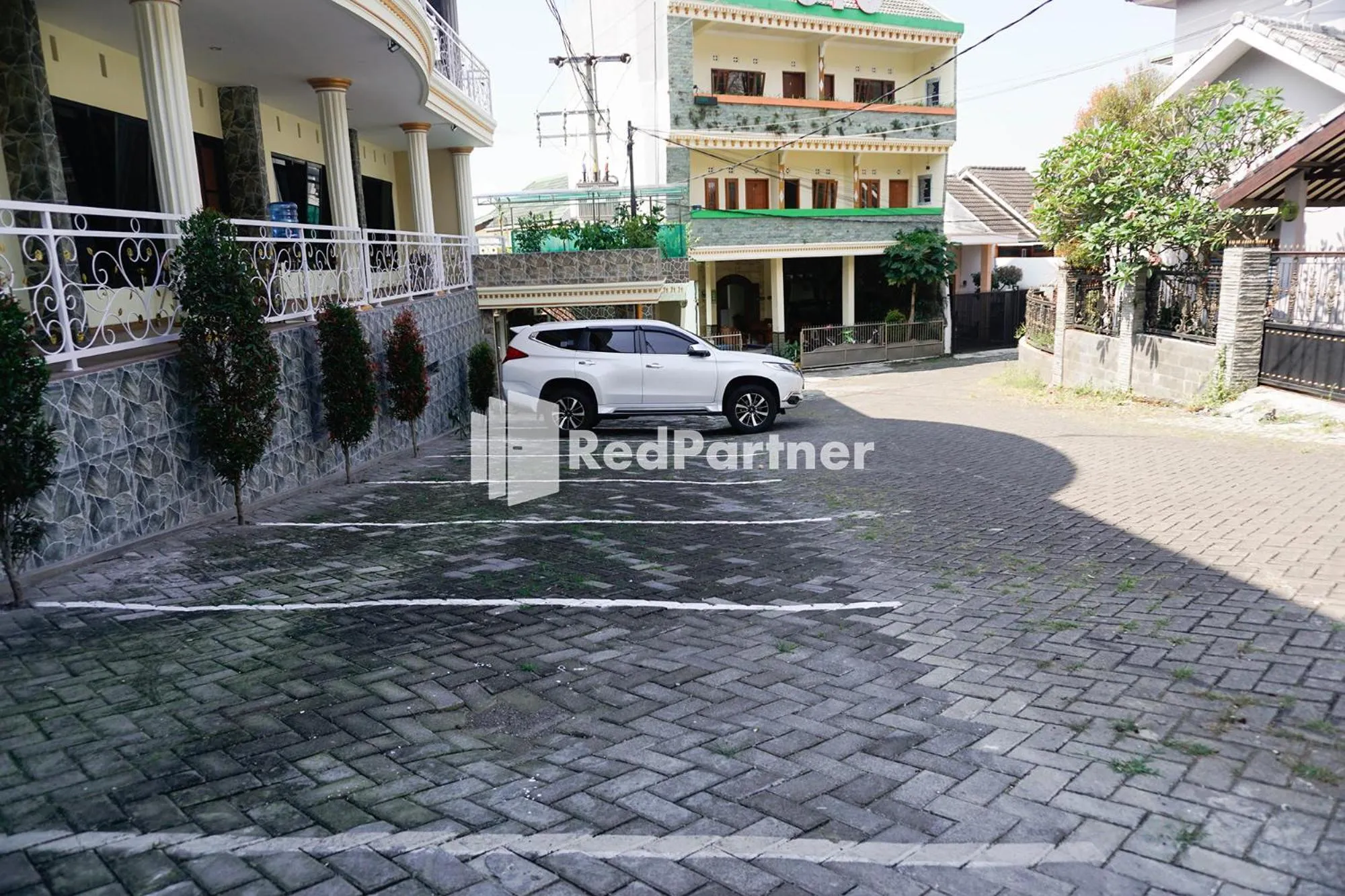 Parking in Griya Imafa Inn RedPartner near Jatim Park 2