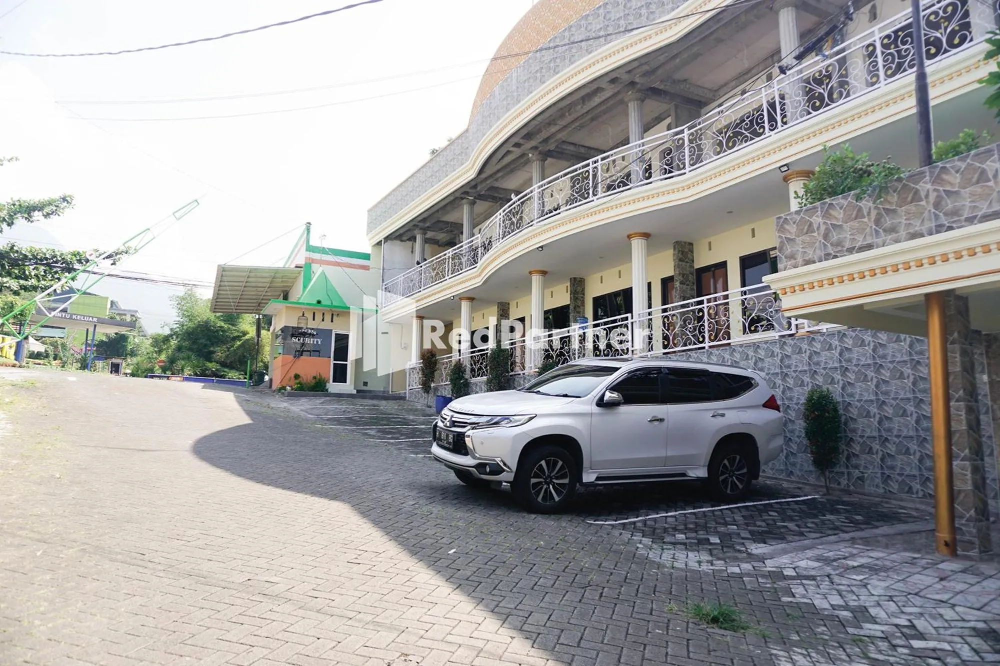 Parking in Griya Imafa Inn RedPartner near Jatim Park 2