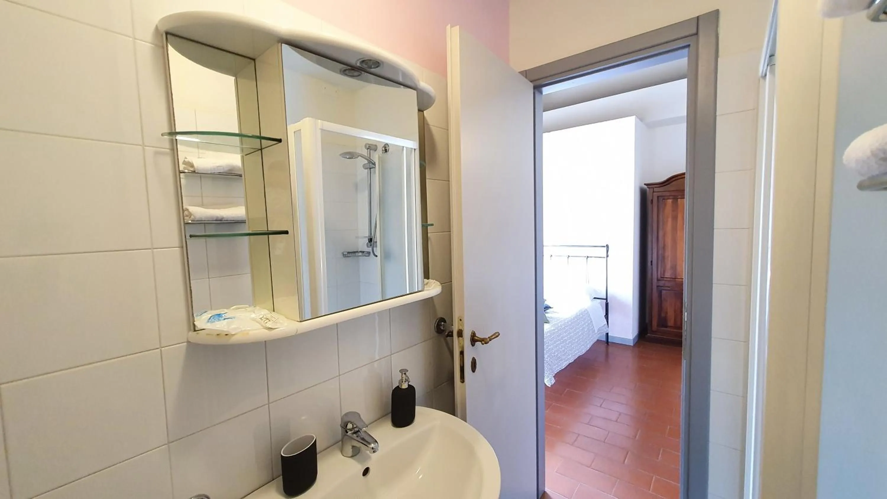 Shower in Ostello Antica Filanda