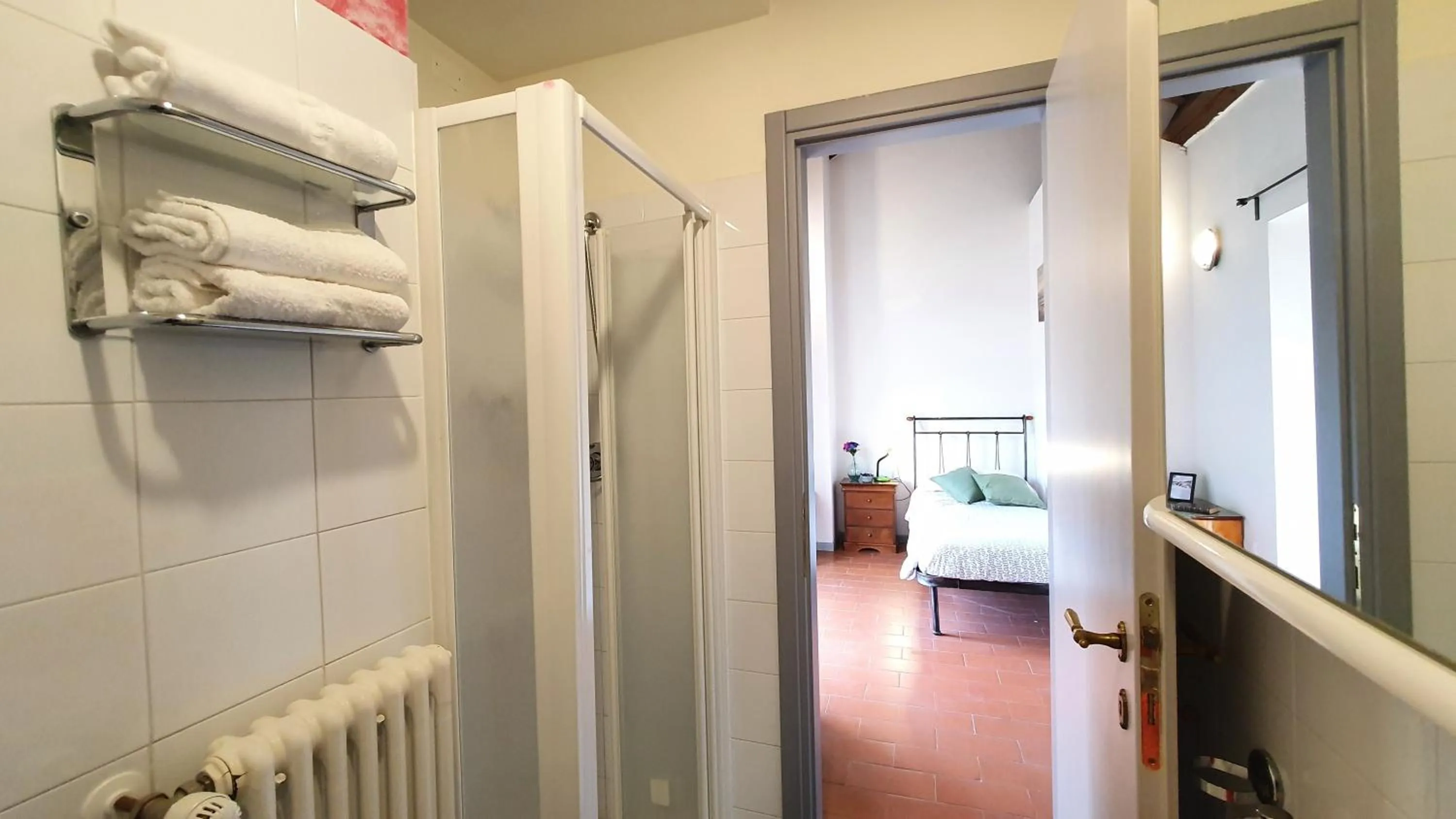 Shower, Bed in Ostello Antica Filanda