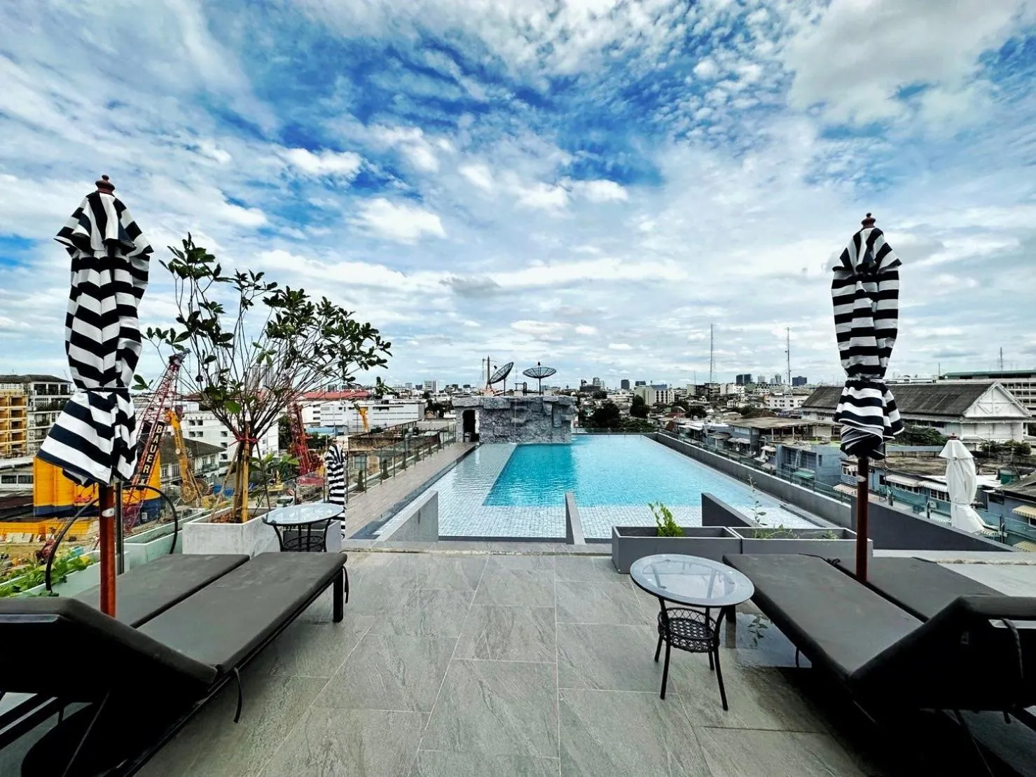 Pool view in Ayathorn Bangkok