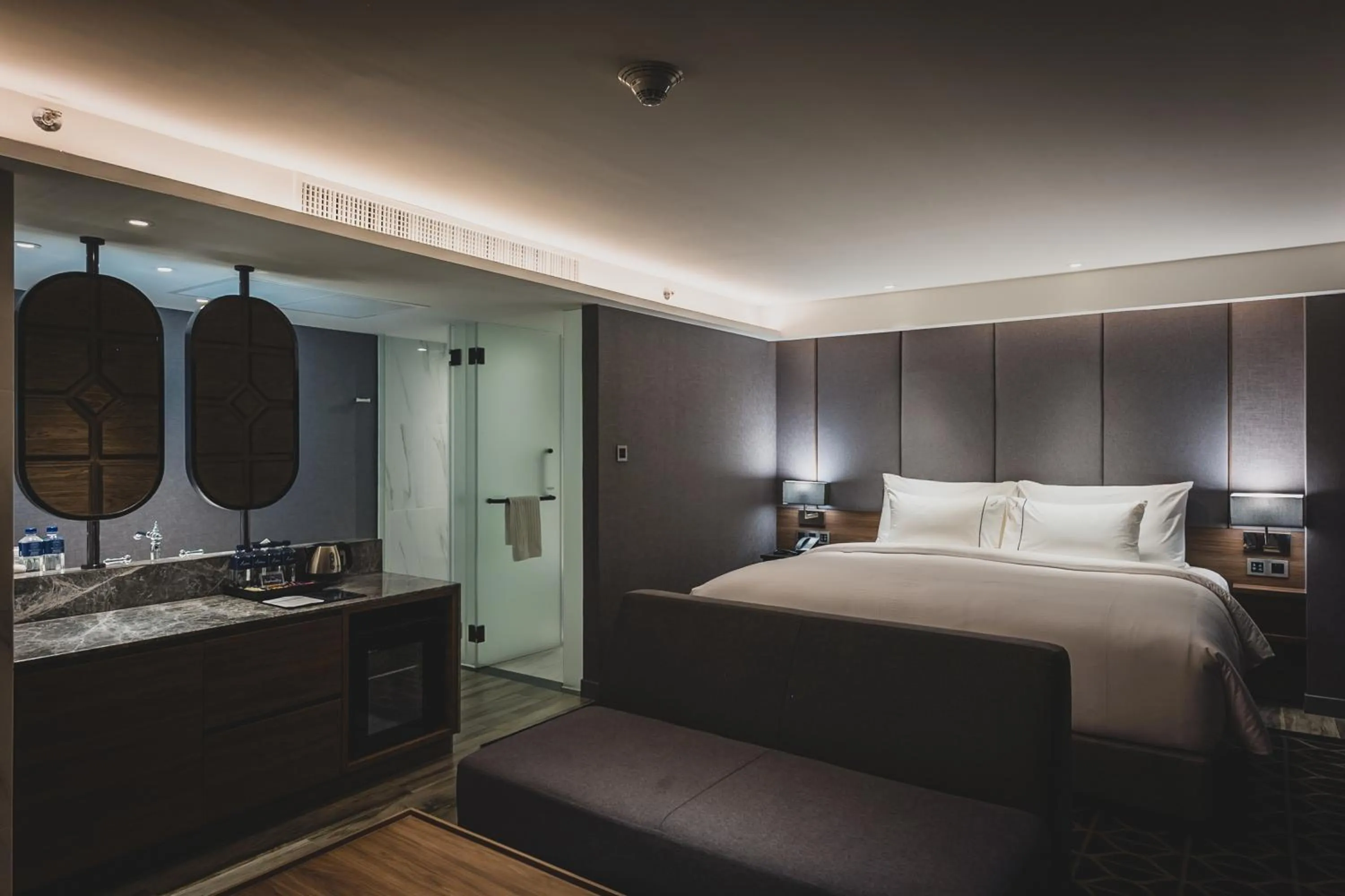 King Room with Balcony in Ayathorn Bangkok