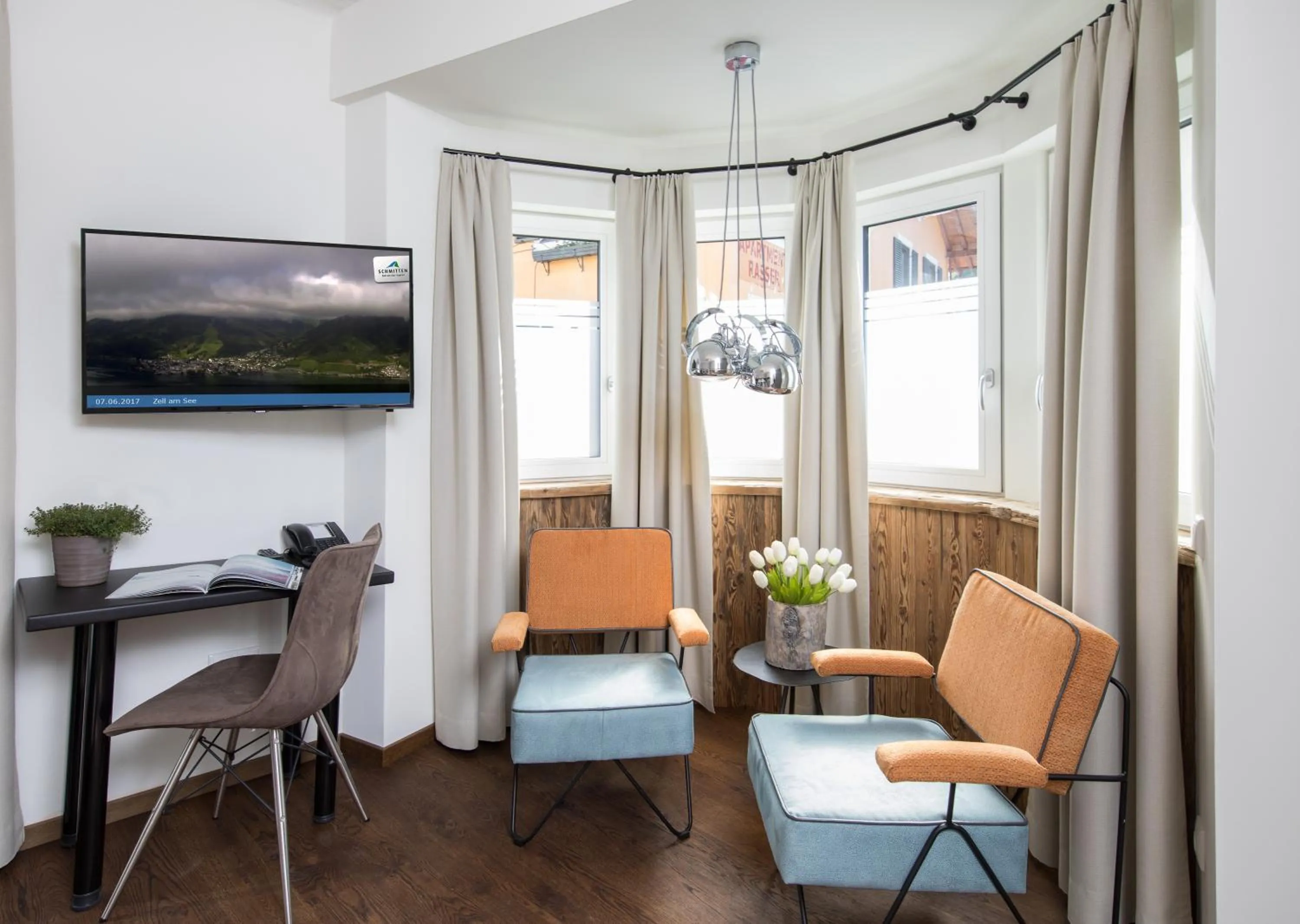 Photo of the whole room in HEITZMANN - Hotel & Rooftop