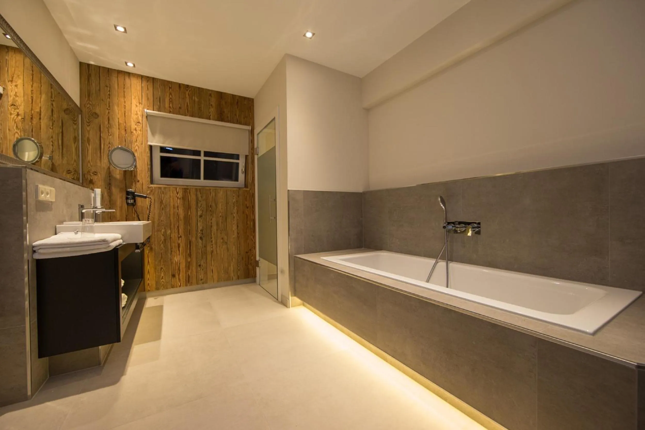 Bathroom in HEITZMANN - Hotel & Rooftop