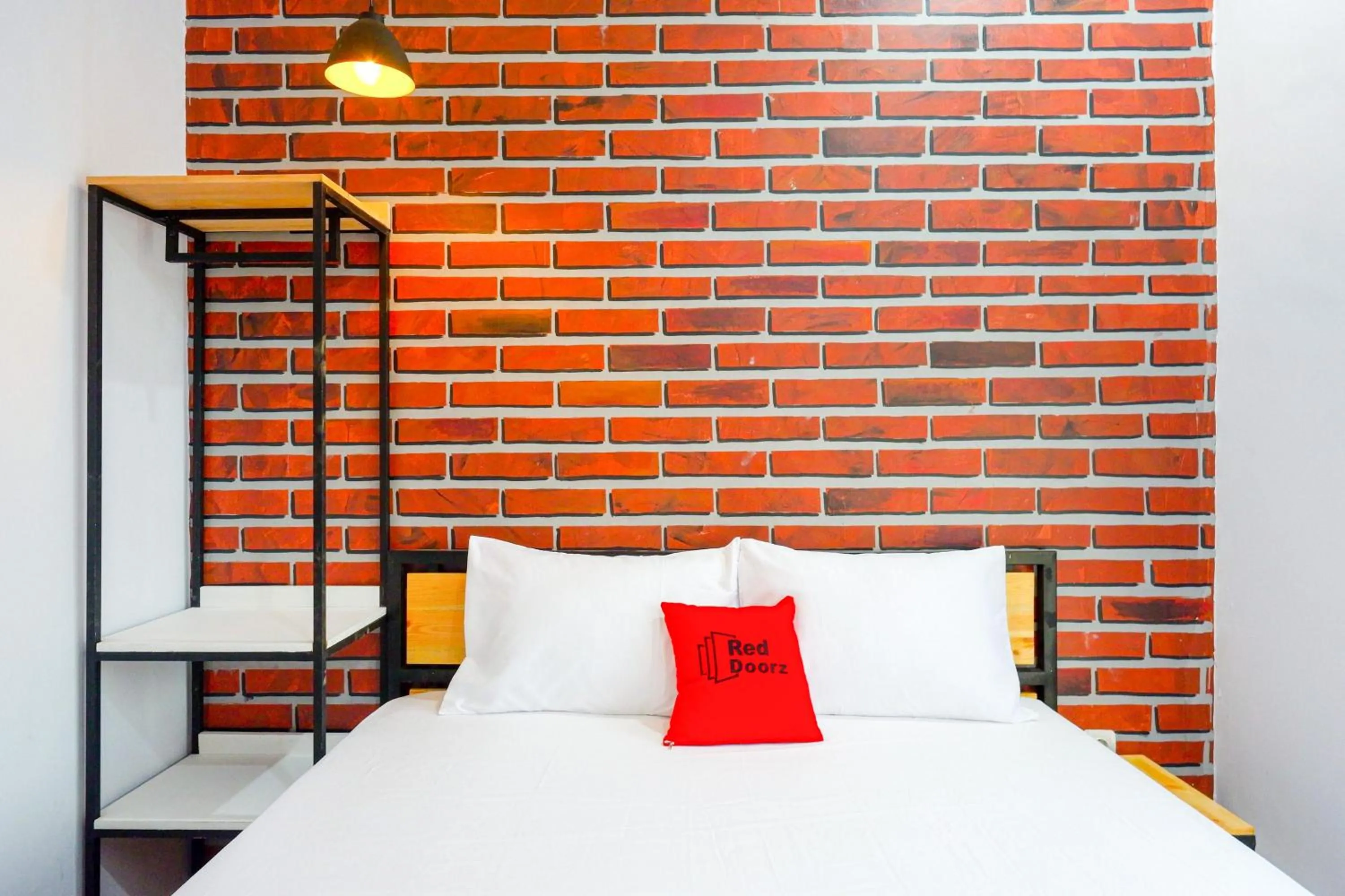 Bedroom, Bed in RedDoorz near Universitas Muhammadiyah Purwokerto 2