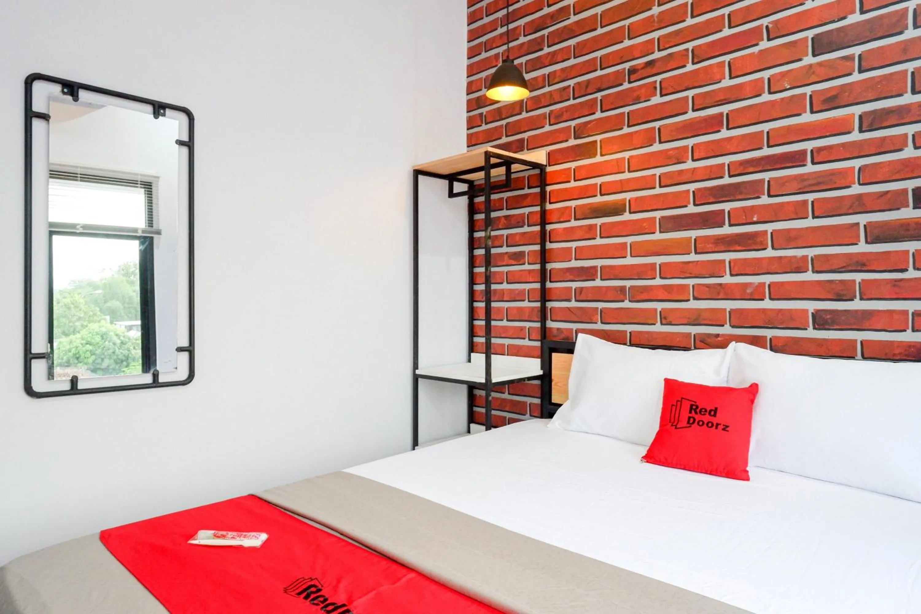 Bedroom, Bed in RedDoorz near Universitas Muhammadiyah Purwokerto 2