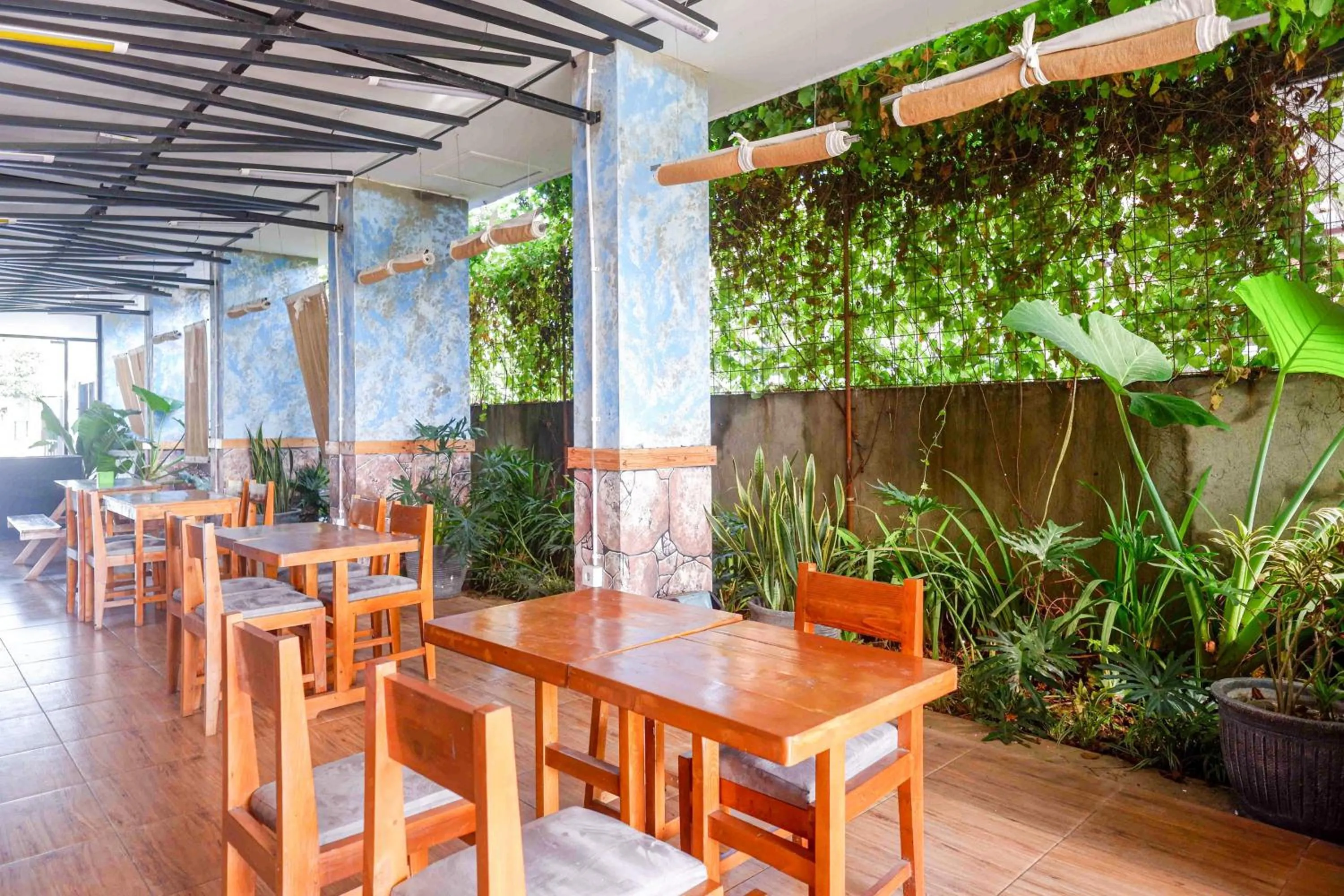 Restaurant/places to eat in RedDoorz near Universitas Muhammadiyah Purwokerto 2