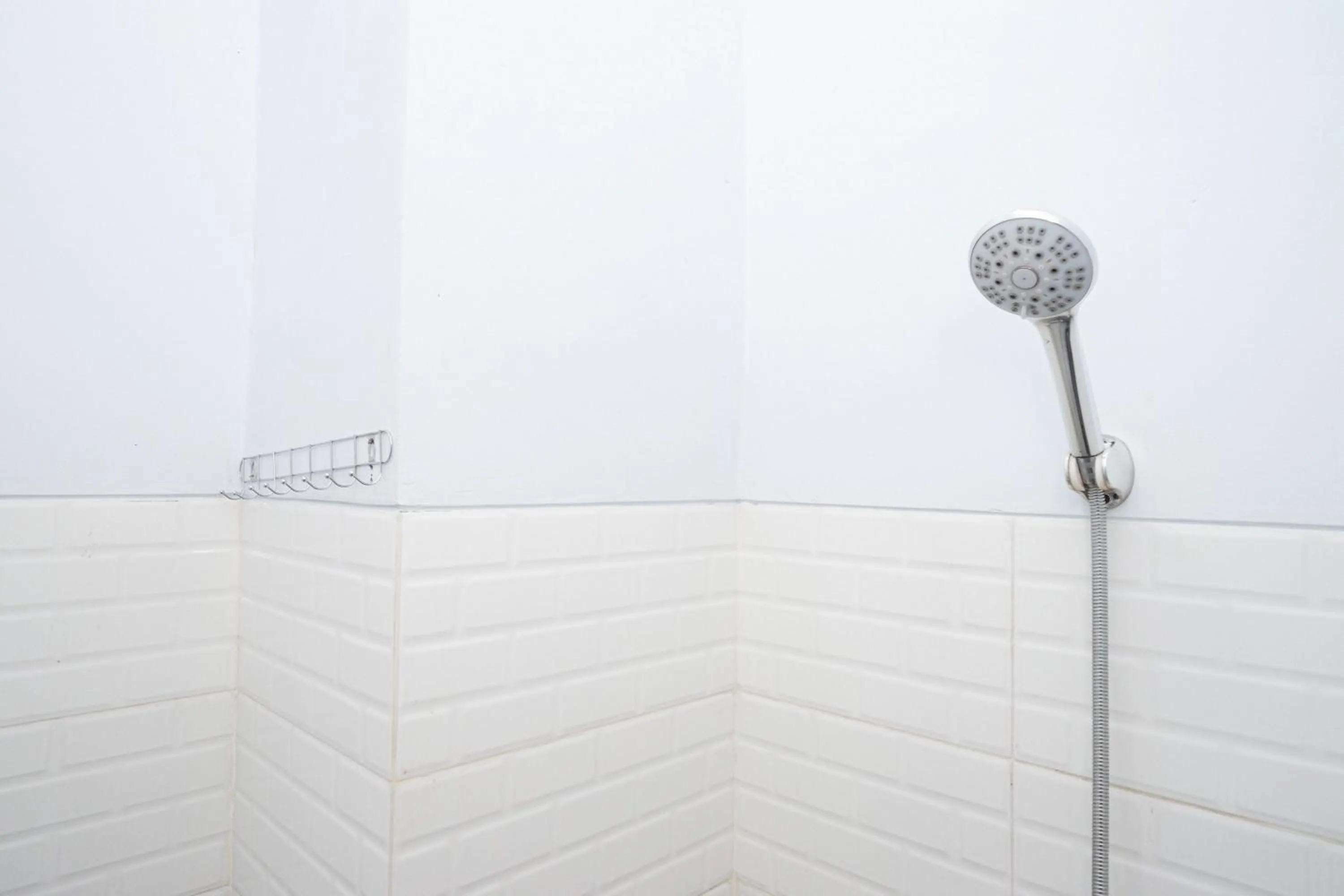 Bathroom in RedDoorz near Universitas Muhammadiyah Purwokerto 2