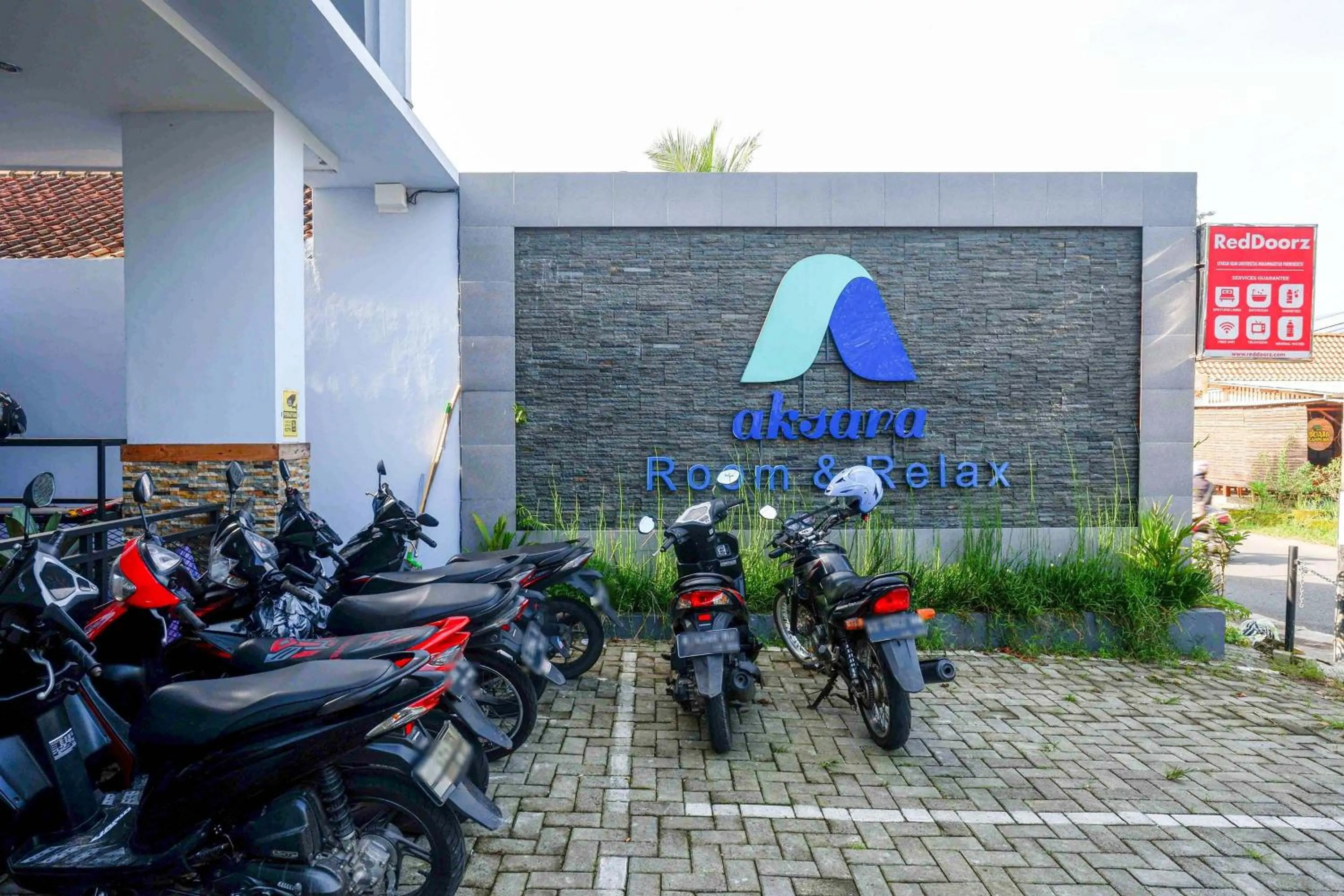 Parking in RedDoorz near Universitas Muhammadiyah Purwokerto 2