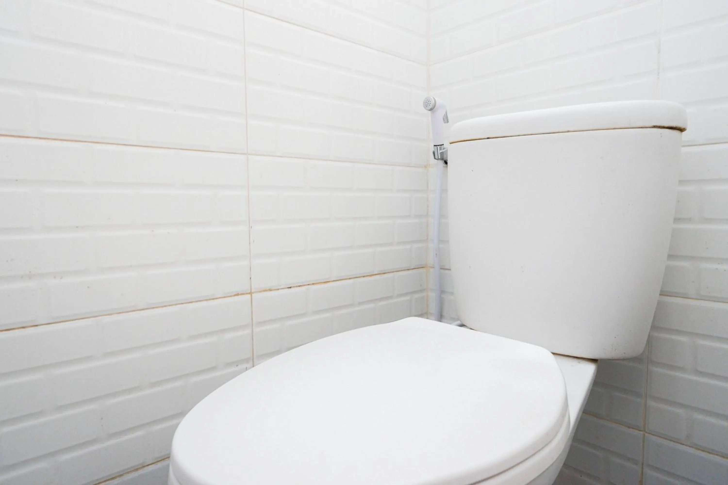 Bathroom in RedDoorz near Universitas Muhammadiyah Purwokerto 2