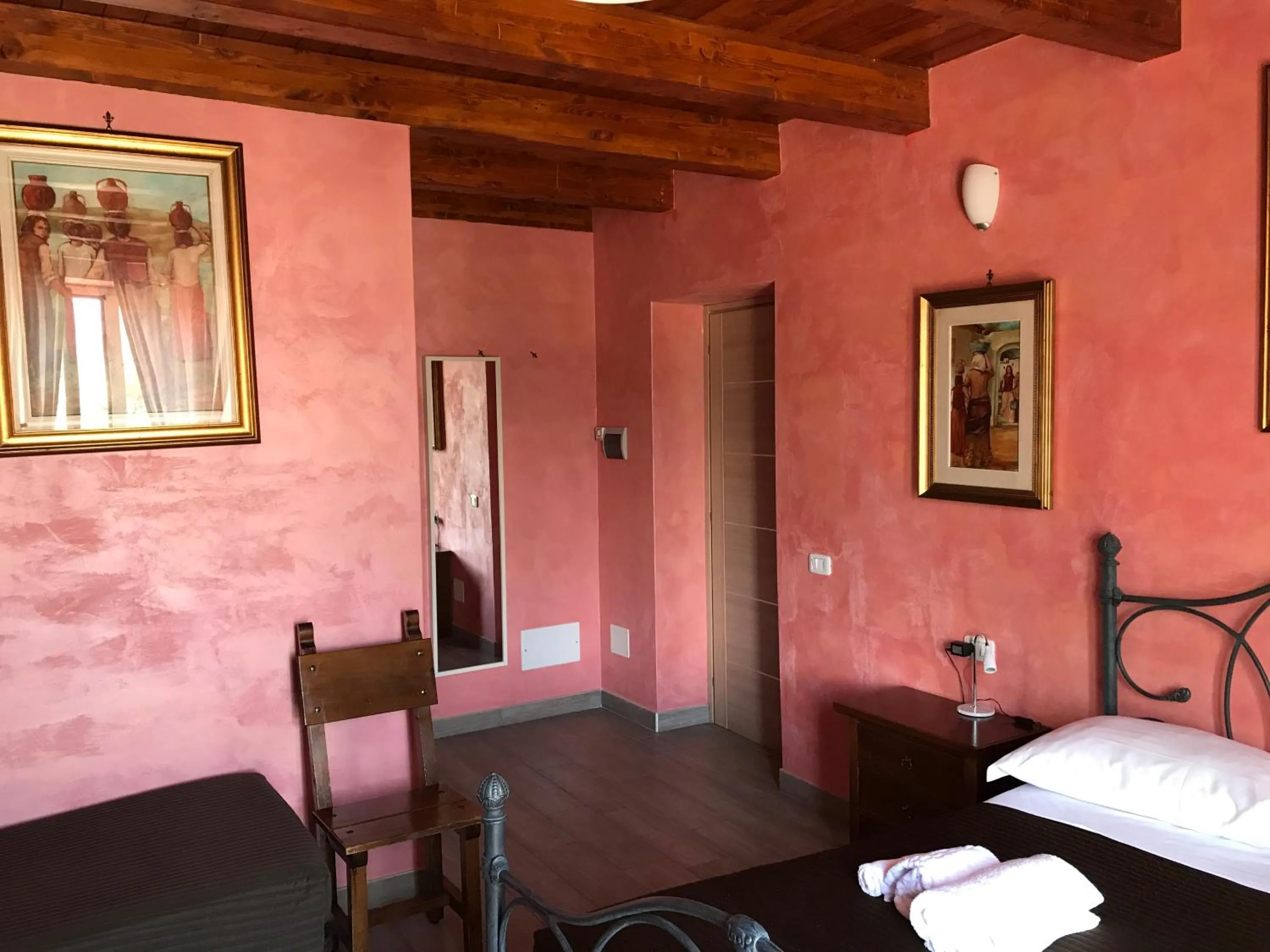 Bed in Villa Scotillo Boutique Hotel