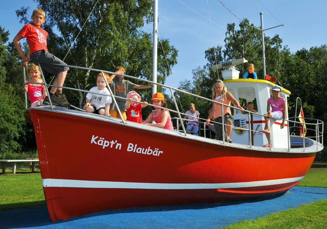 Children play ground in Ferienpark Freesenbruch Wohnung 2 4 - Familientraum