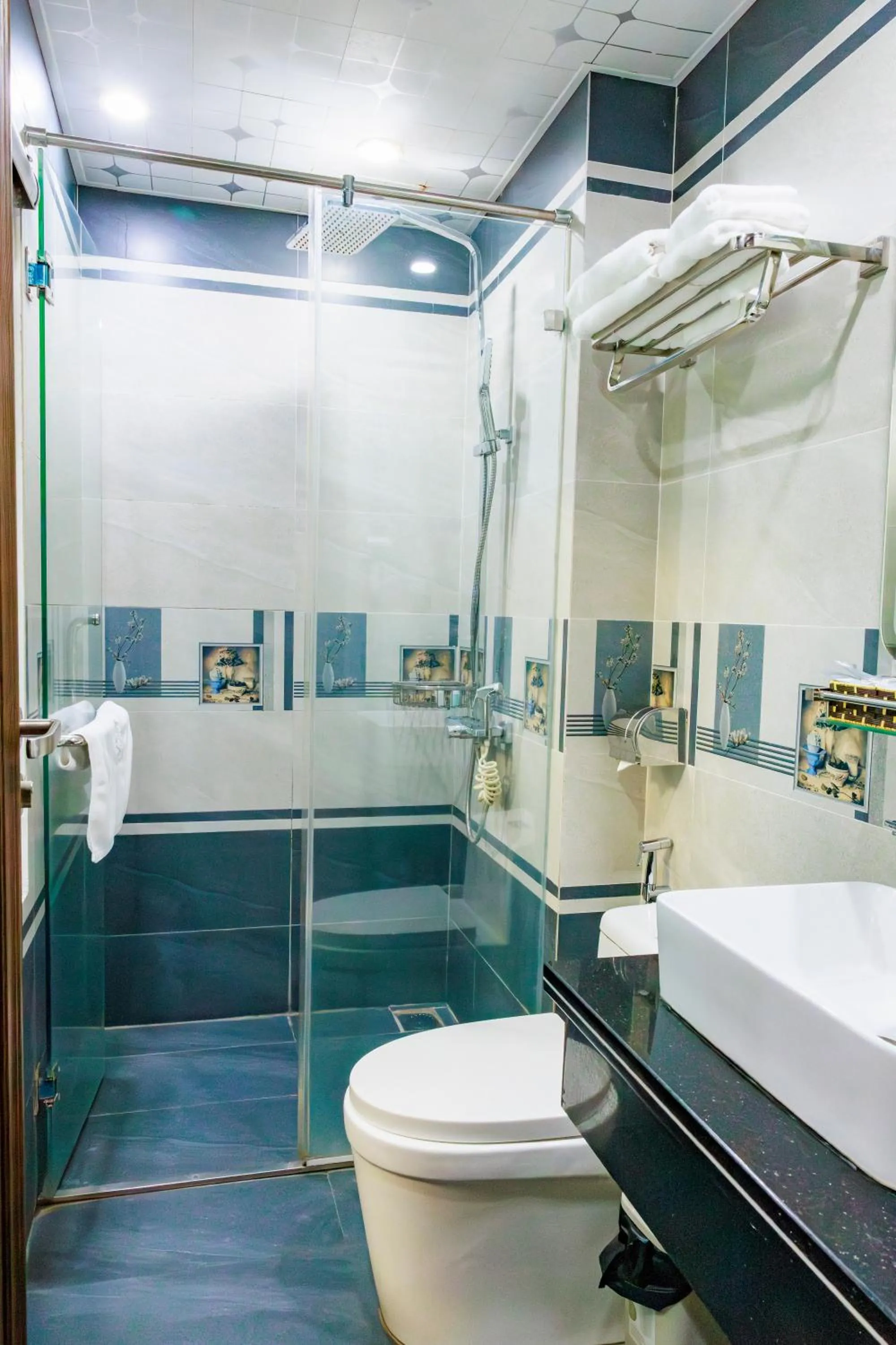 Shower in New Sun Móng Cái Hotel