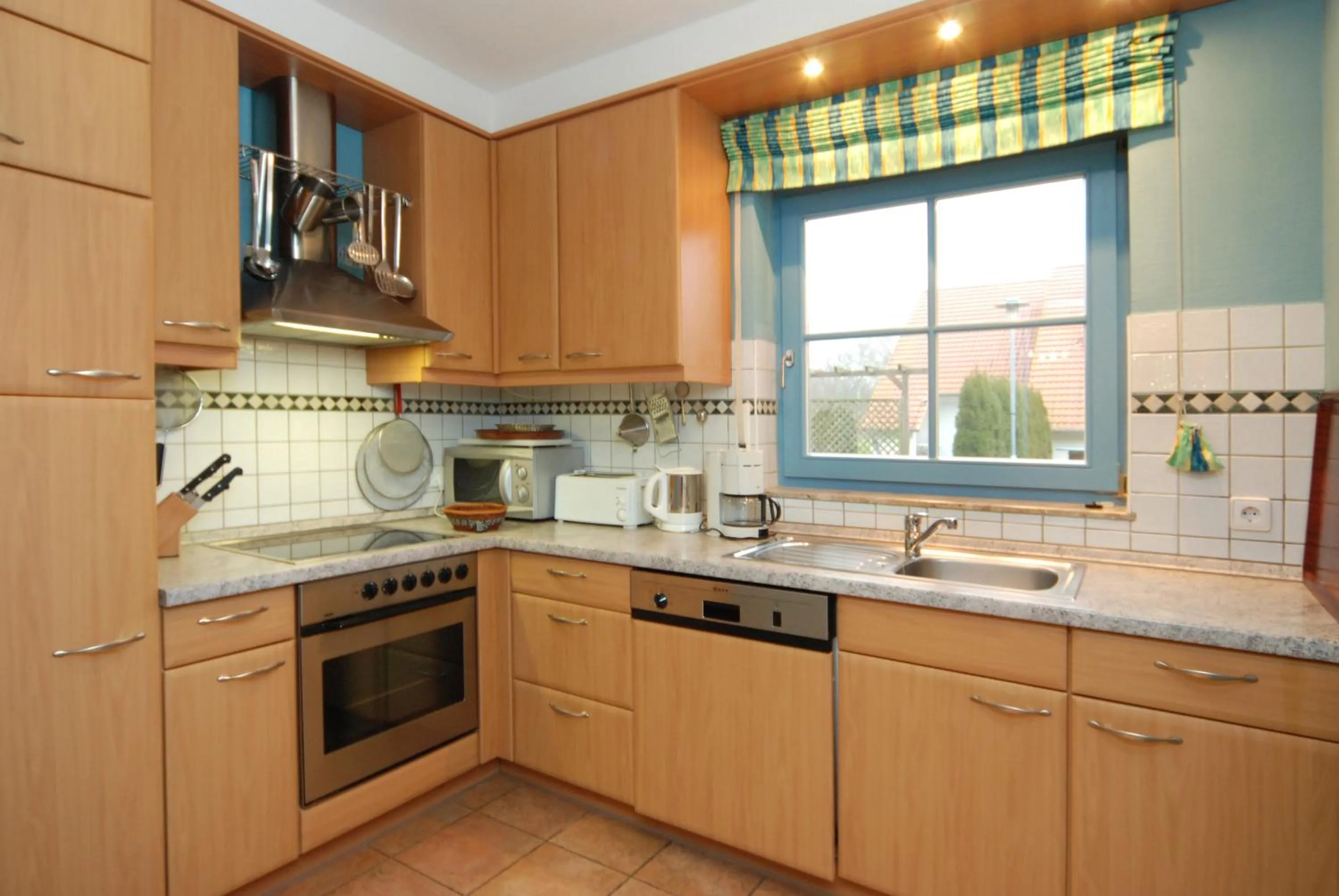Kitchen or kitchenette in Ferienpark Freesenbruch Doppelhaushälfte 12a - Steuerrad
