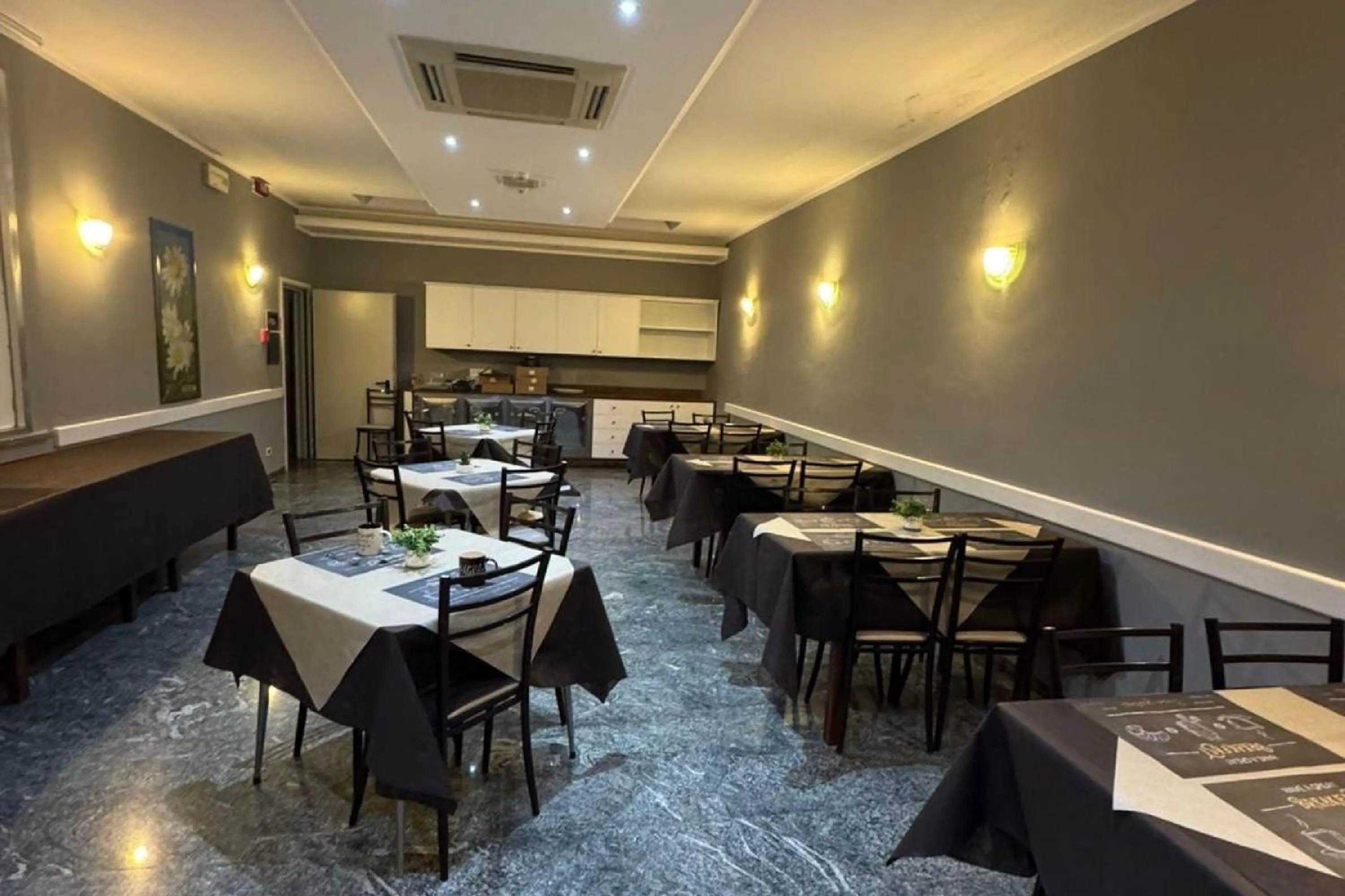 Restaurant/places to eat in Hotel Bologna