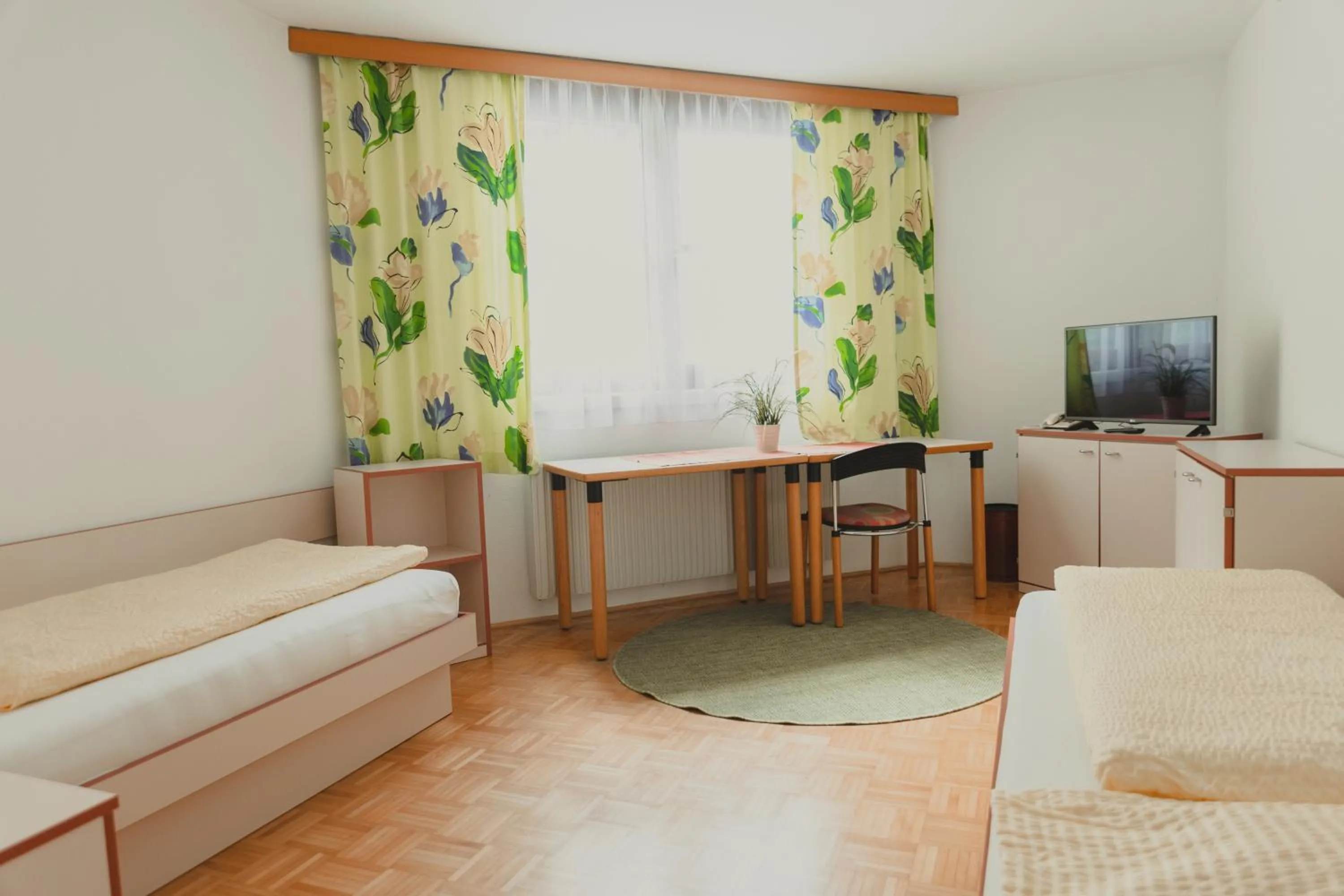 Photo of the whole room, Bed in Sommerhotel Karwendel