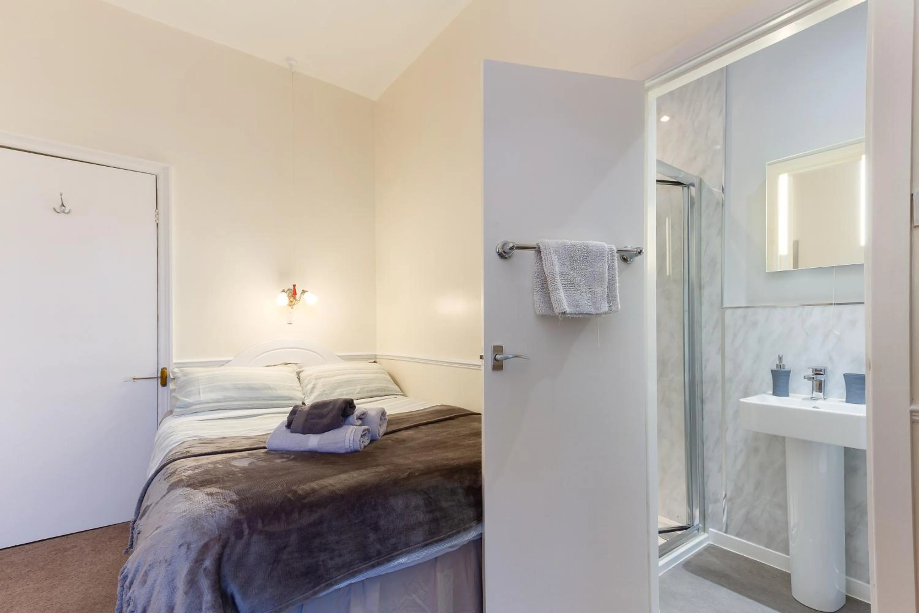 Bed in The Hollingworth