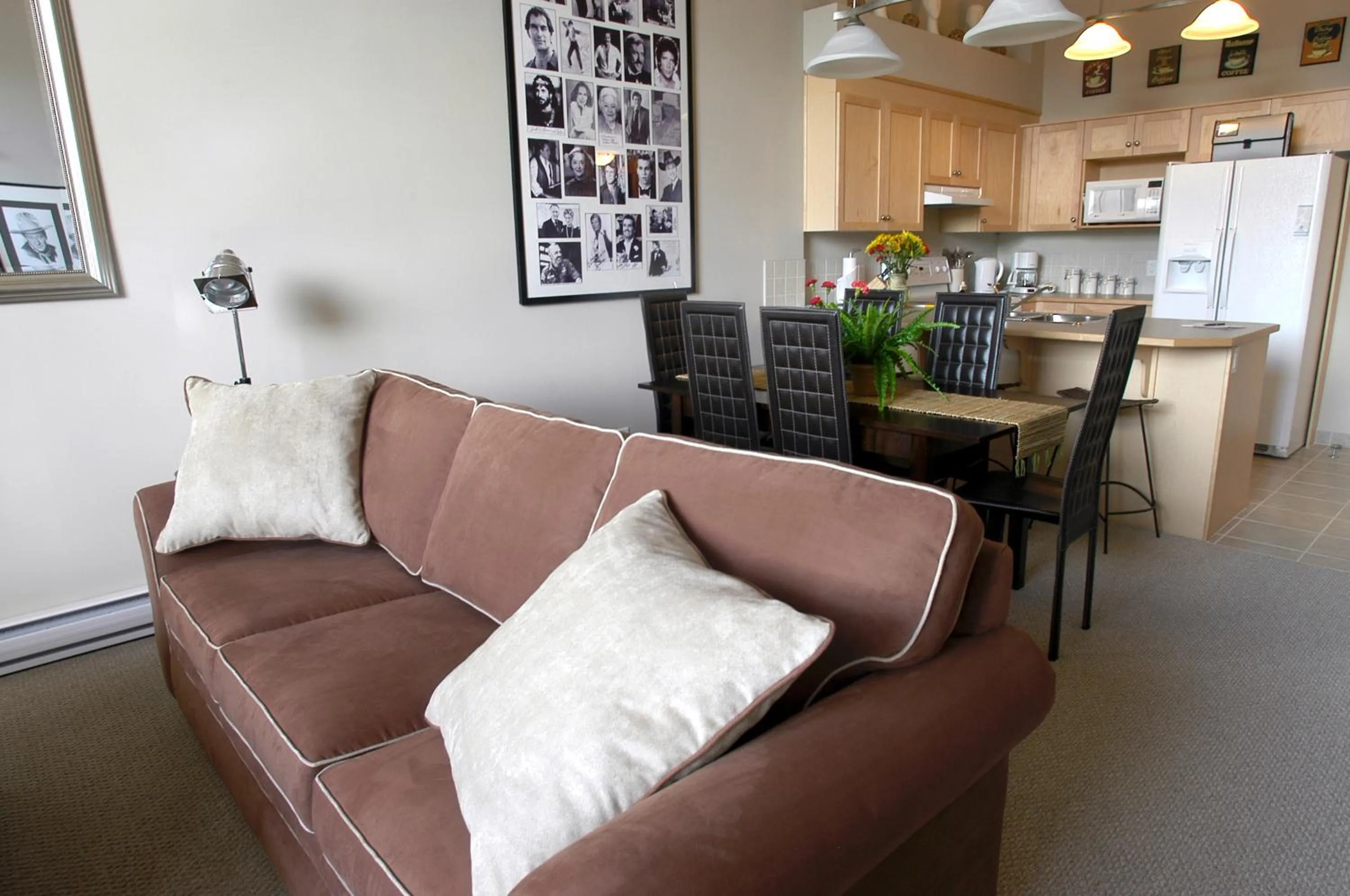 Seating area in Apartment 407, Contemporary Decor