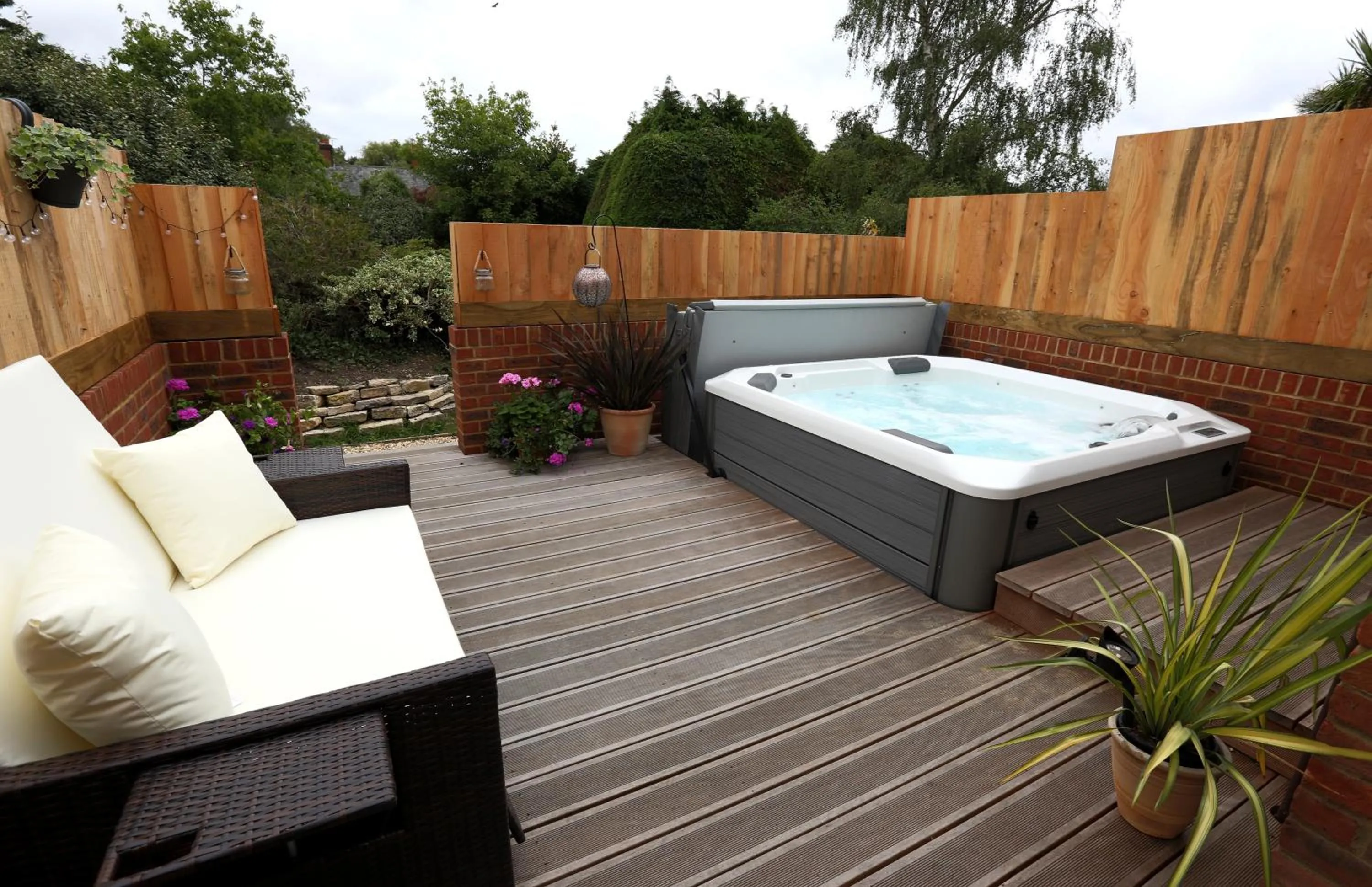 Hot Tub in The Three Lions