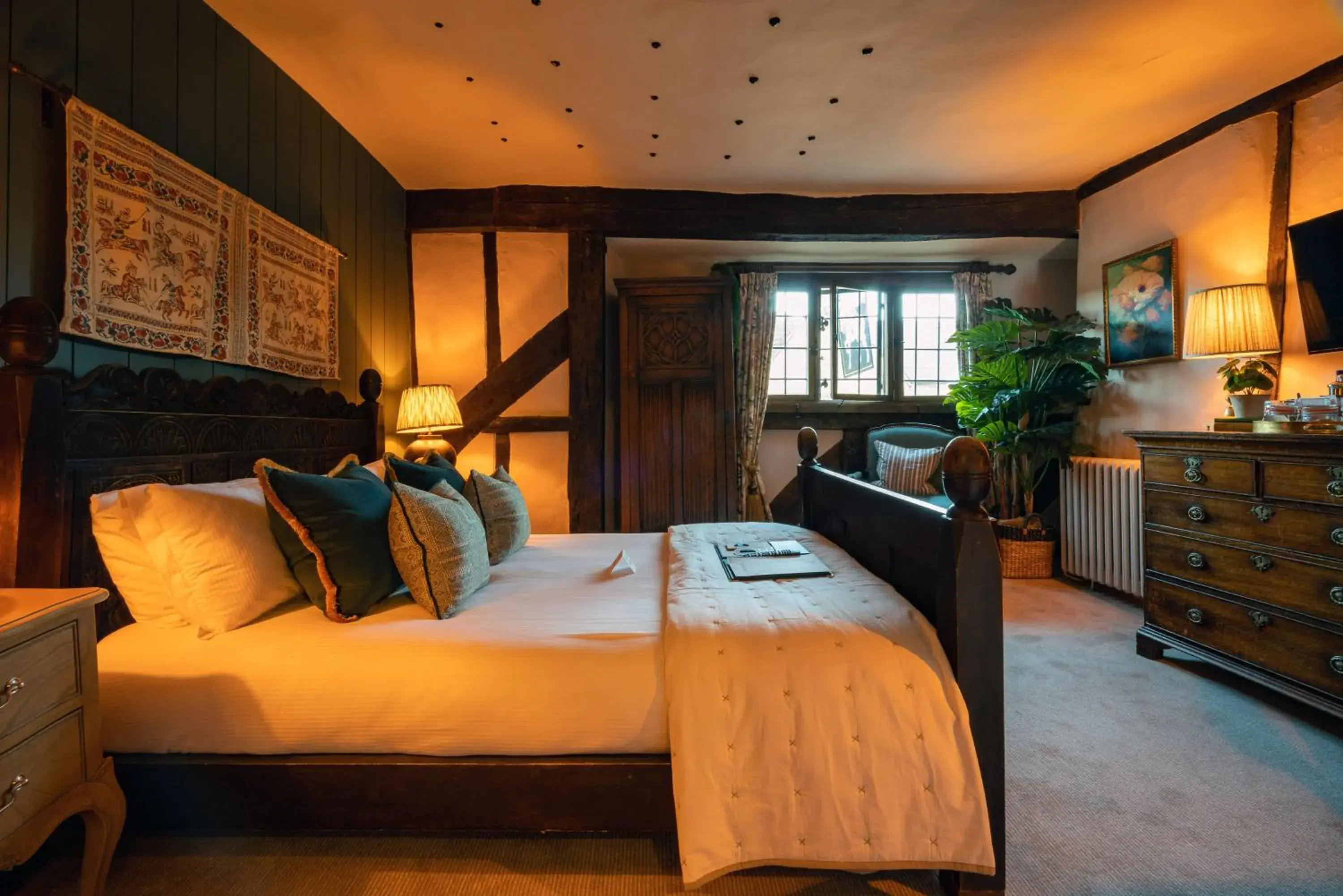 Deluxe Room in The George Inn & Plaine Deluxe Room in The George Inn & Plaine