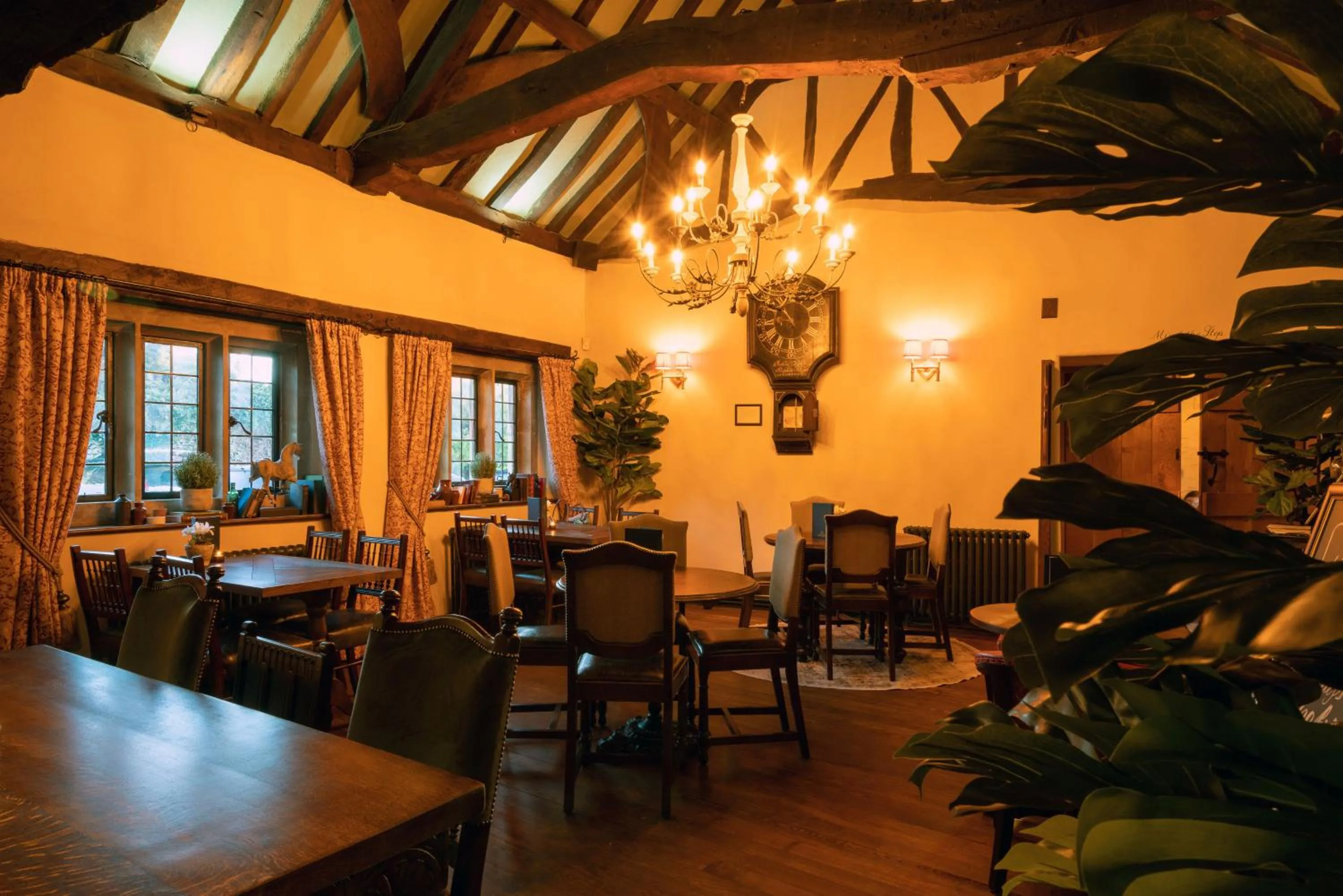 Restaurant/places to eat in The George Inn & Plaine