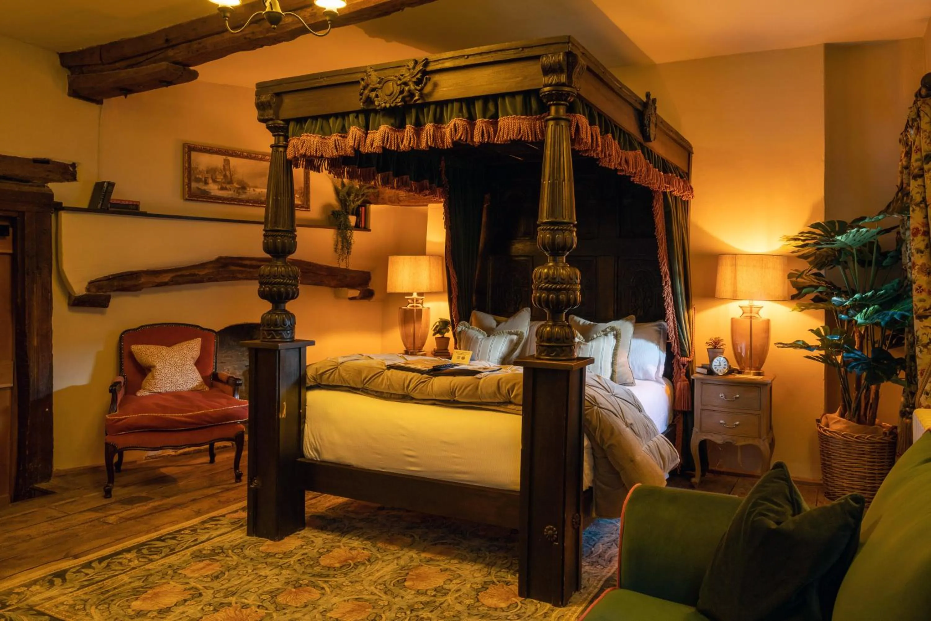 Bed in The George Inn & Plaine